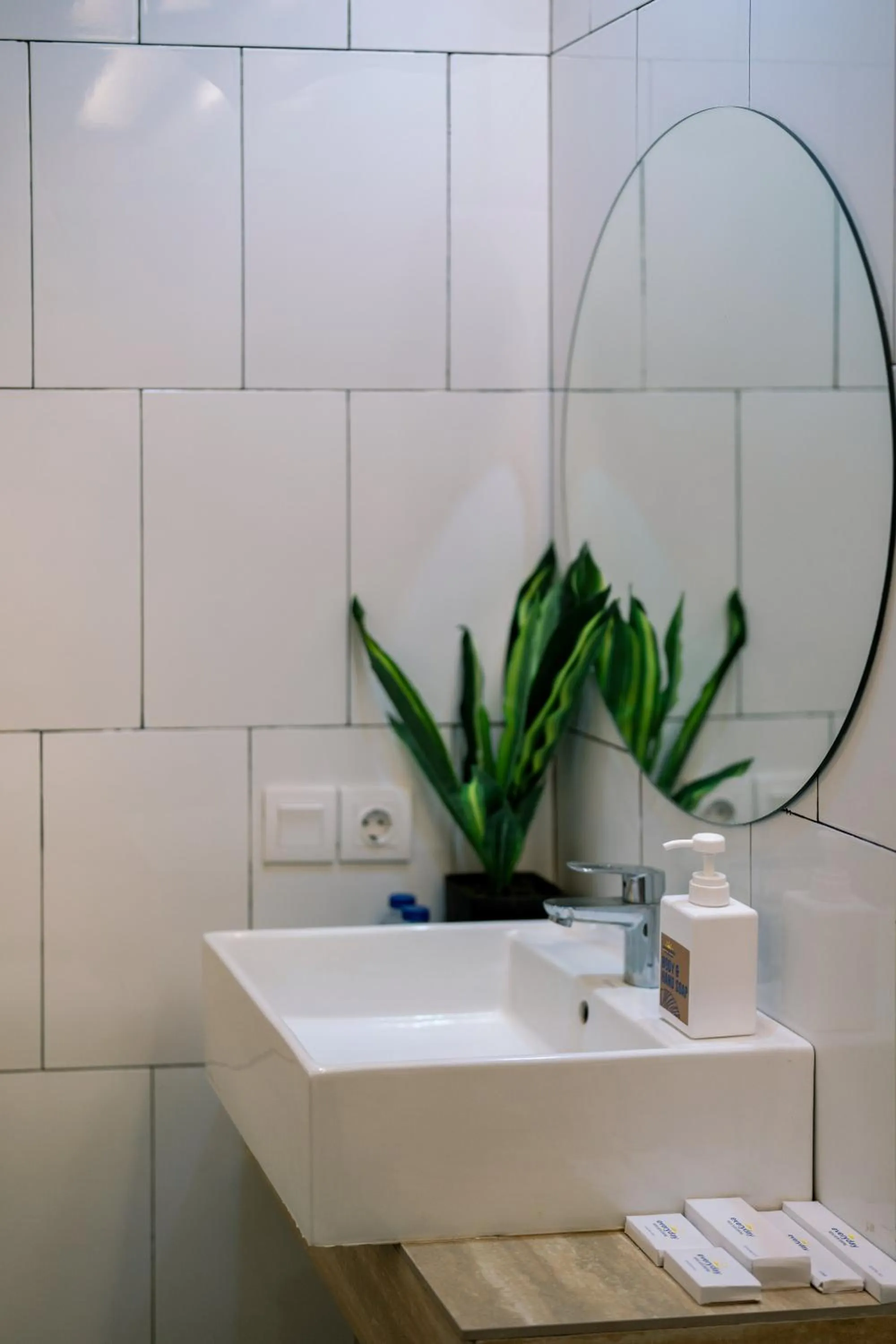 room service in Everyday Hotel Kuta Central