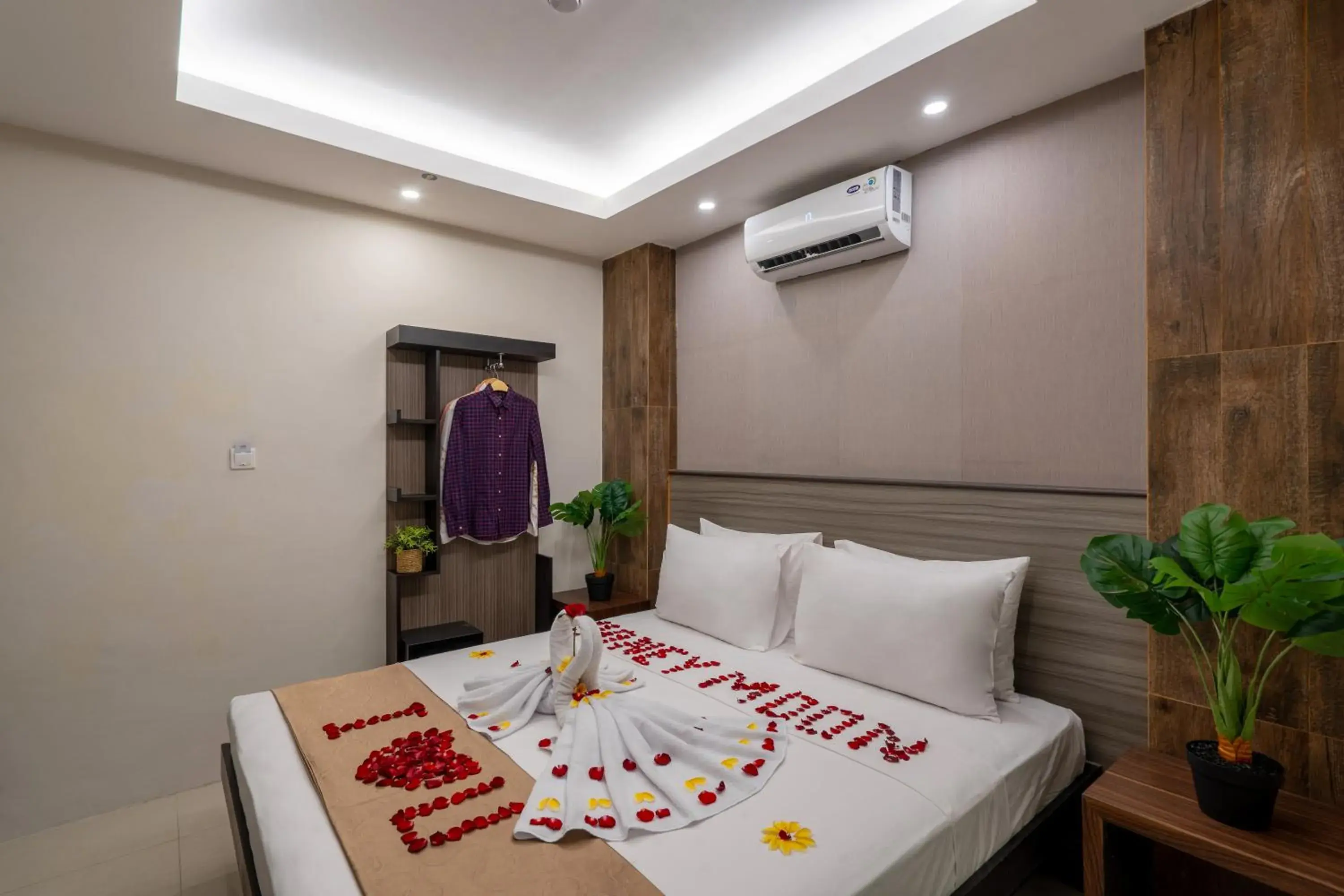 Property building, Bed in Everyday Hotel Kuta Central