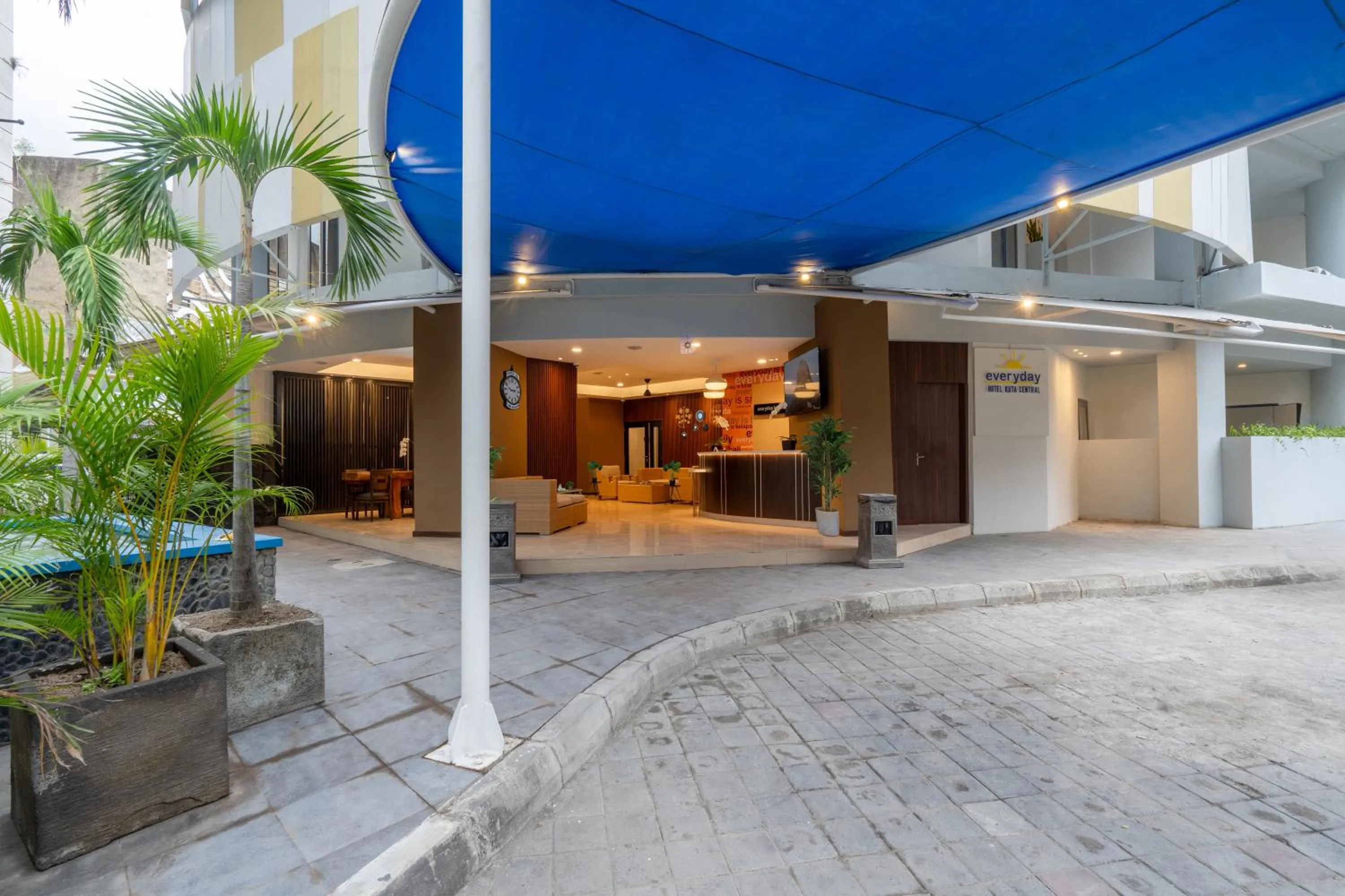 Facade/entrance in Everyday Hotel Kuta Central