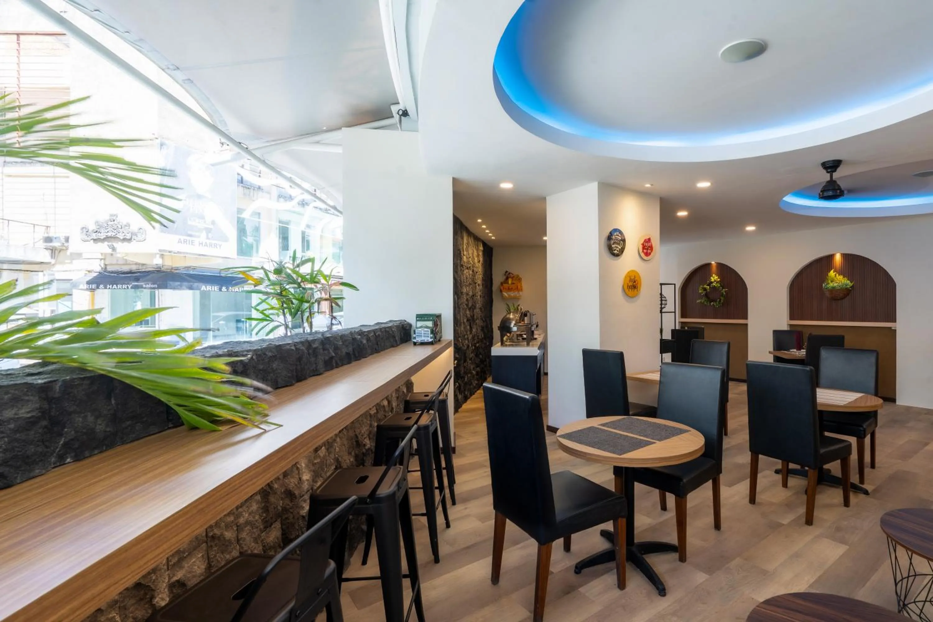 Restaurant/places to eat in Everyday Hotel Kuta Central