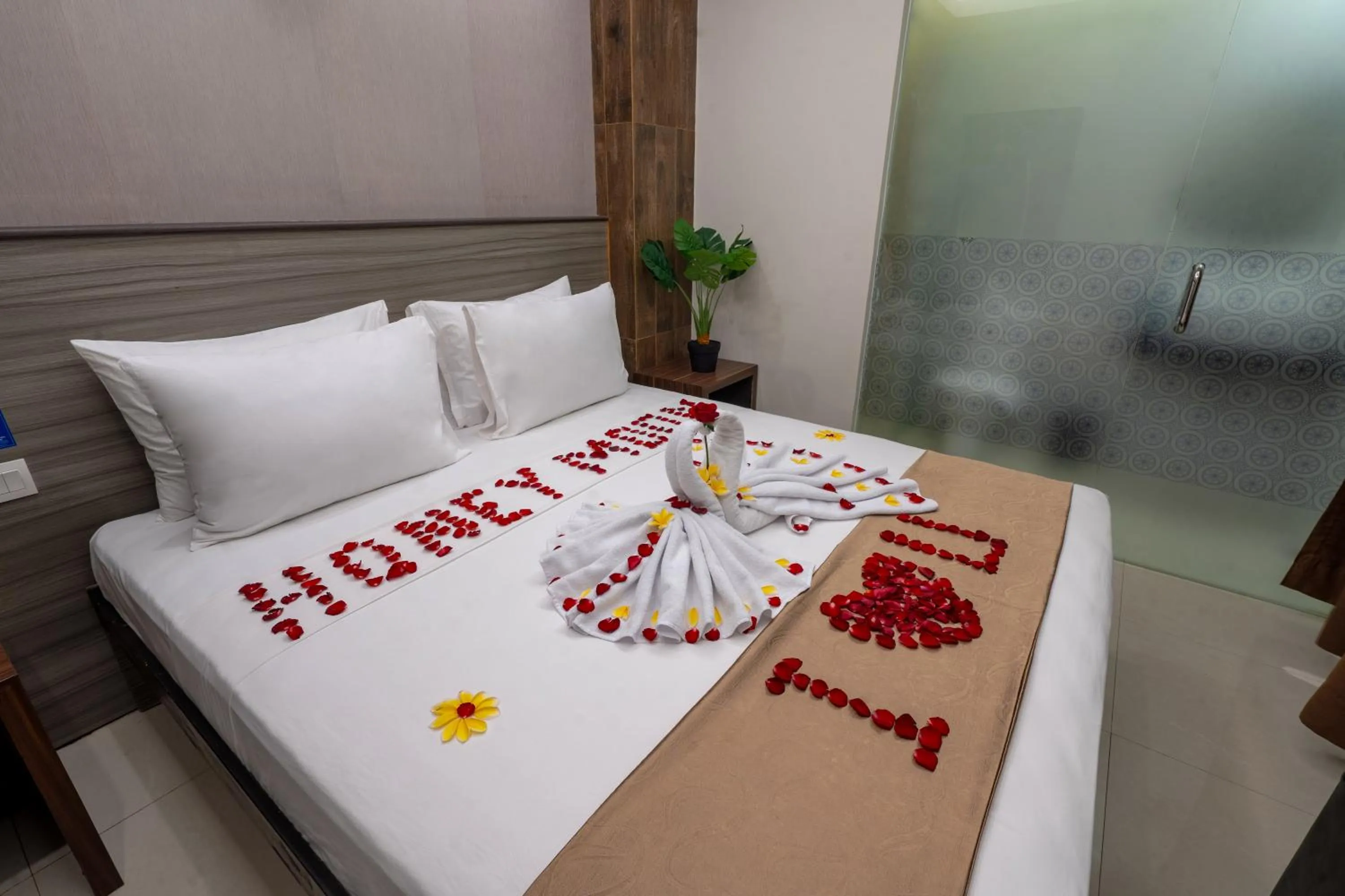 Property building, Bed in Everyday Hotel Kuta Central