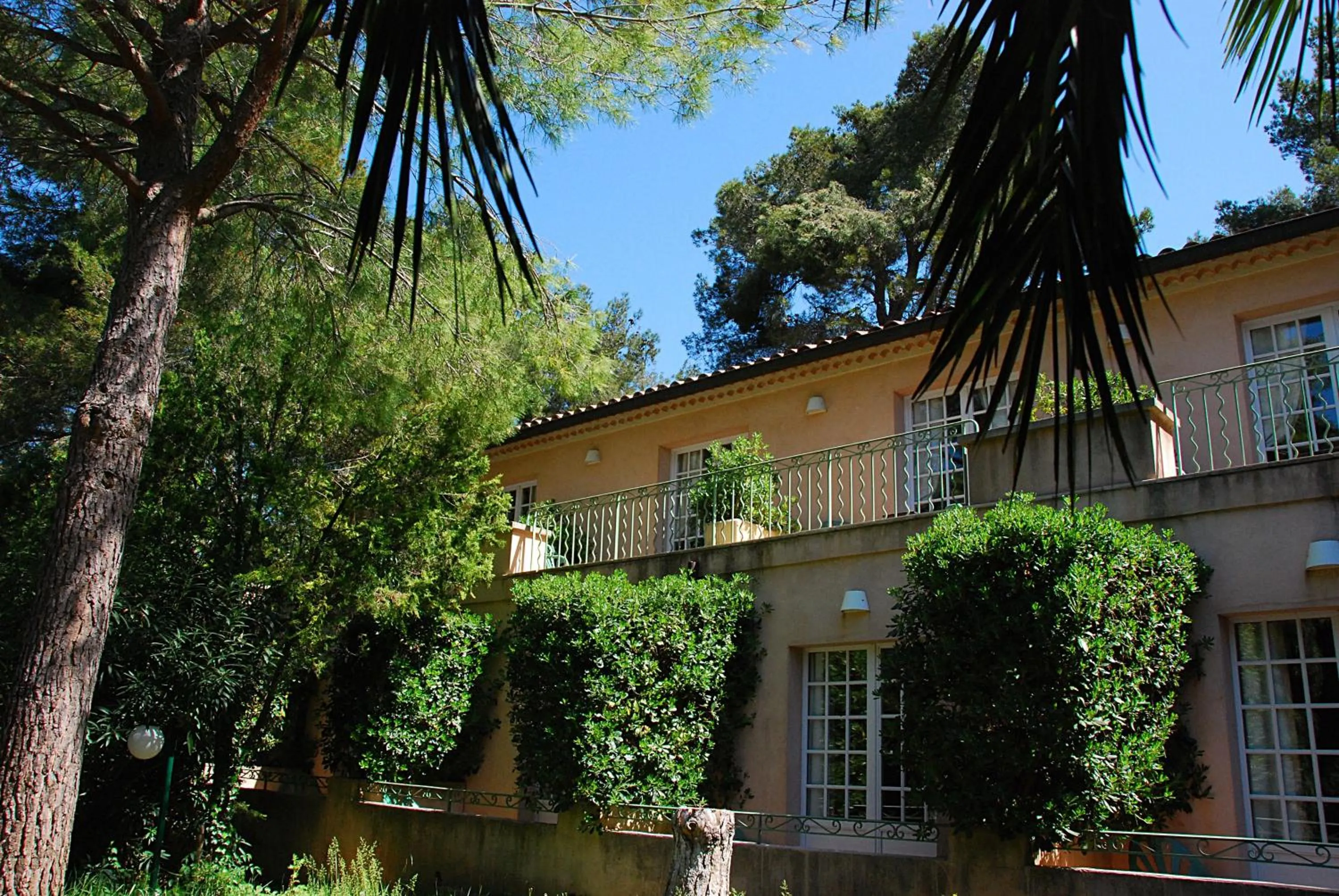 Property building in Hotel Les Mazets Des Roches