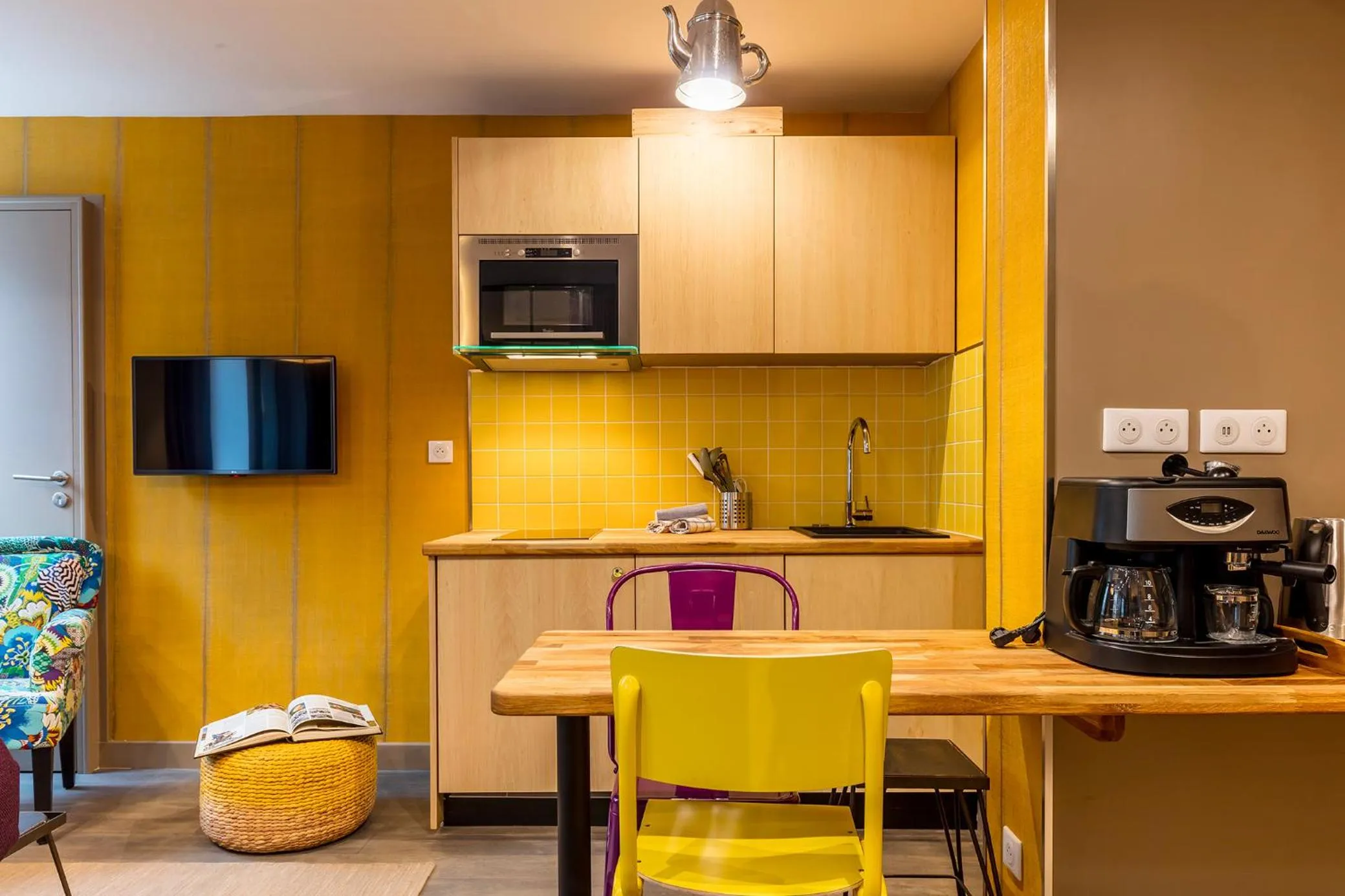Kitchen or kitchenette in BE YOU LUXURY APART'HÔTEL Paris