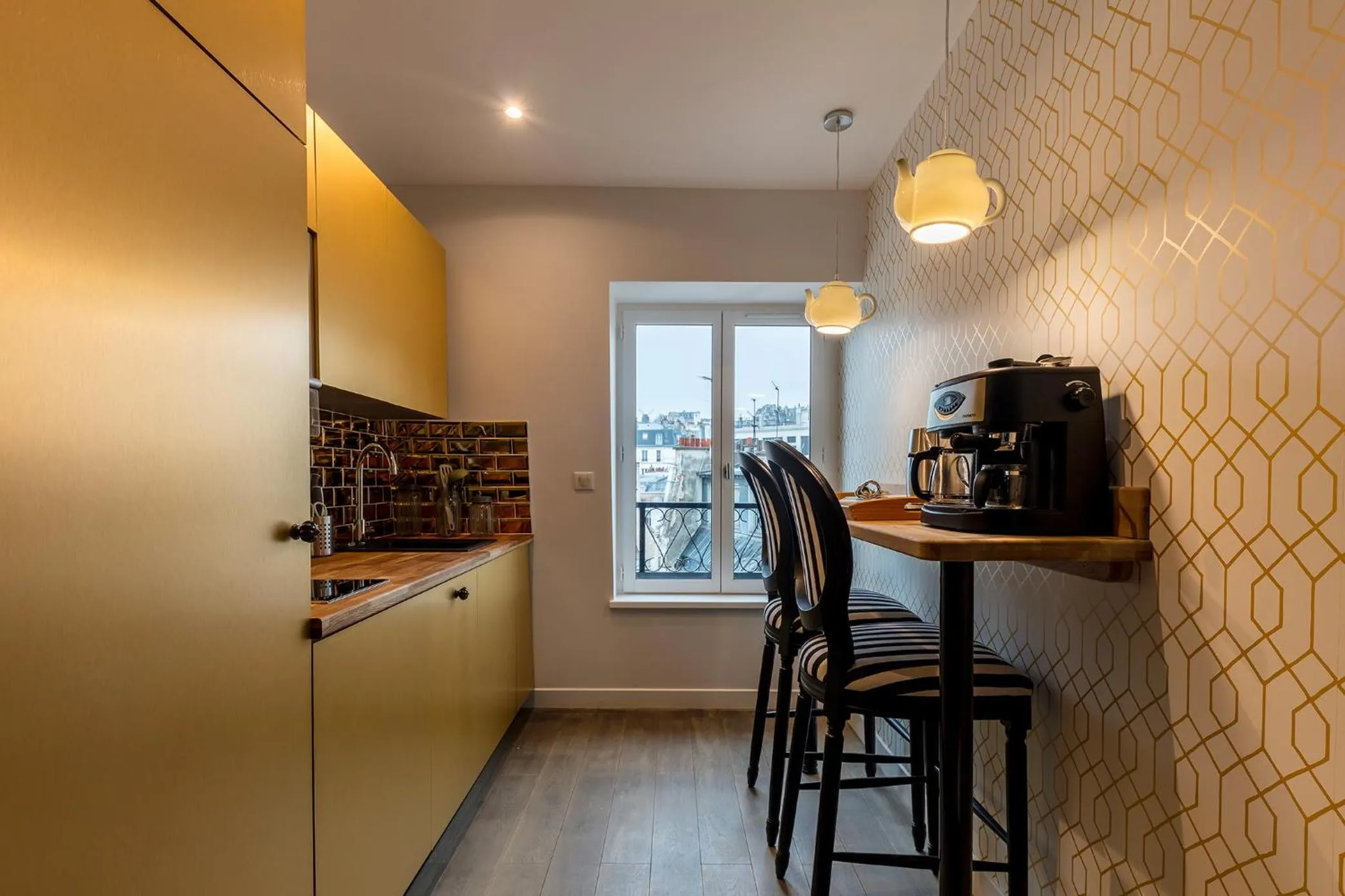 Kitchen or kitchenette in BE YOU LUXURY APART'HÔTEL Paris