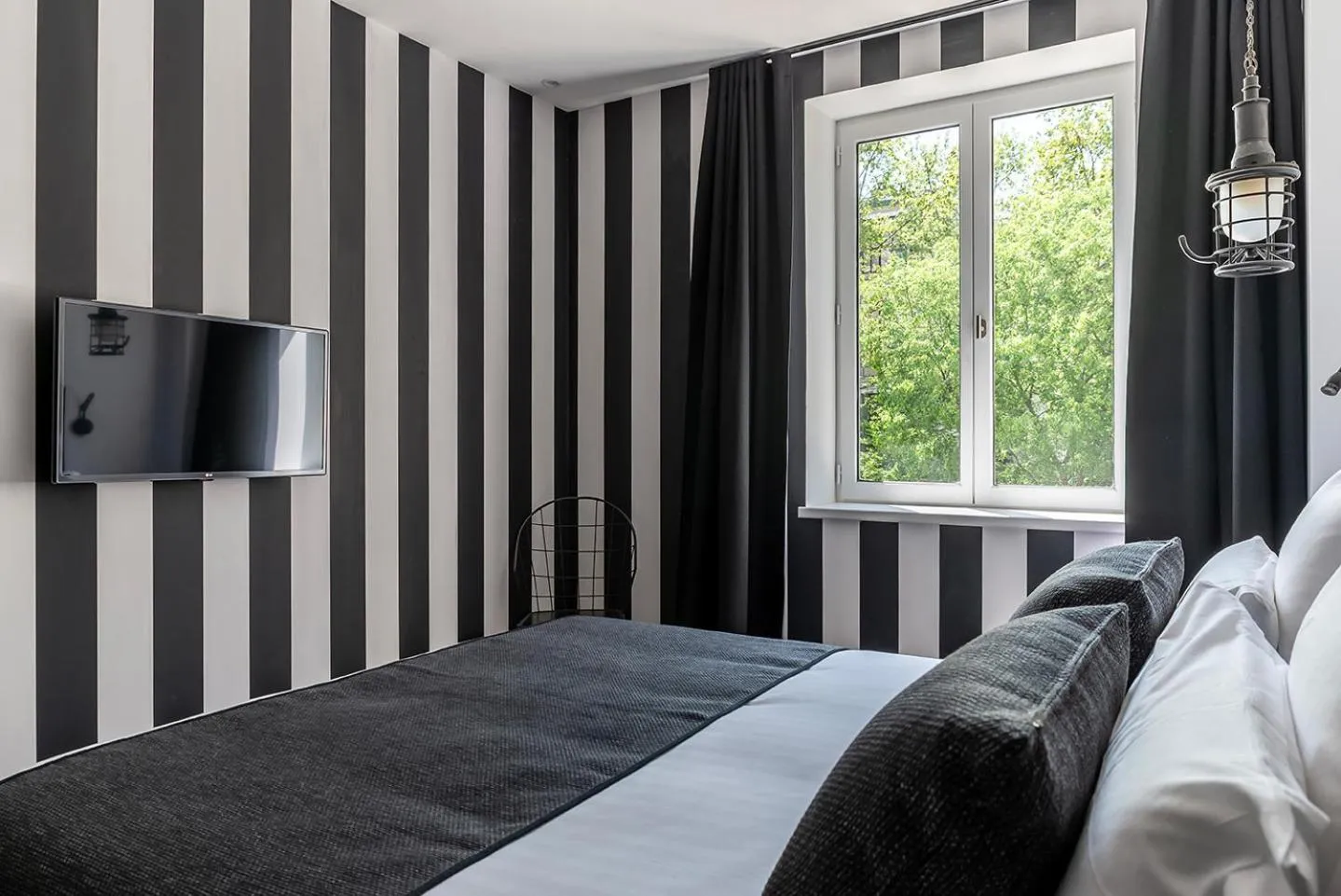 Bed in BE YOU LUXURY APART'HÔTEL Paris