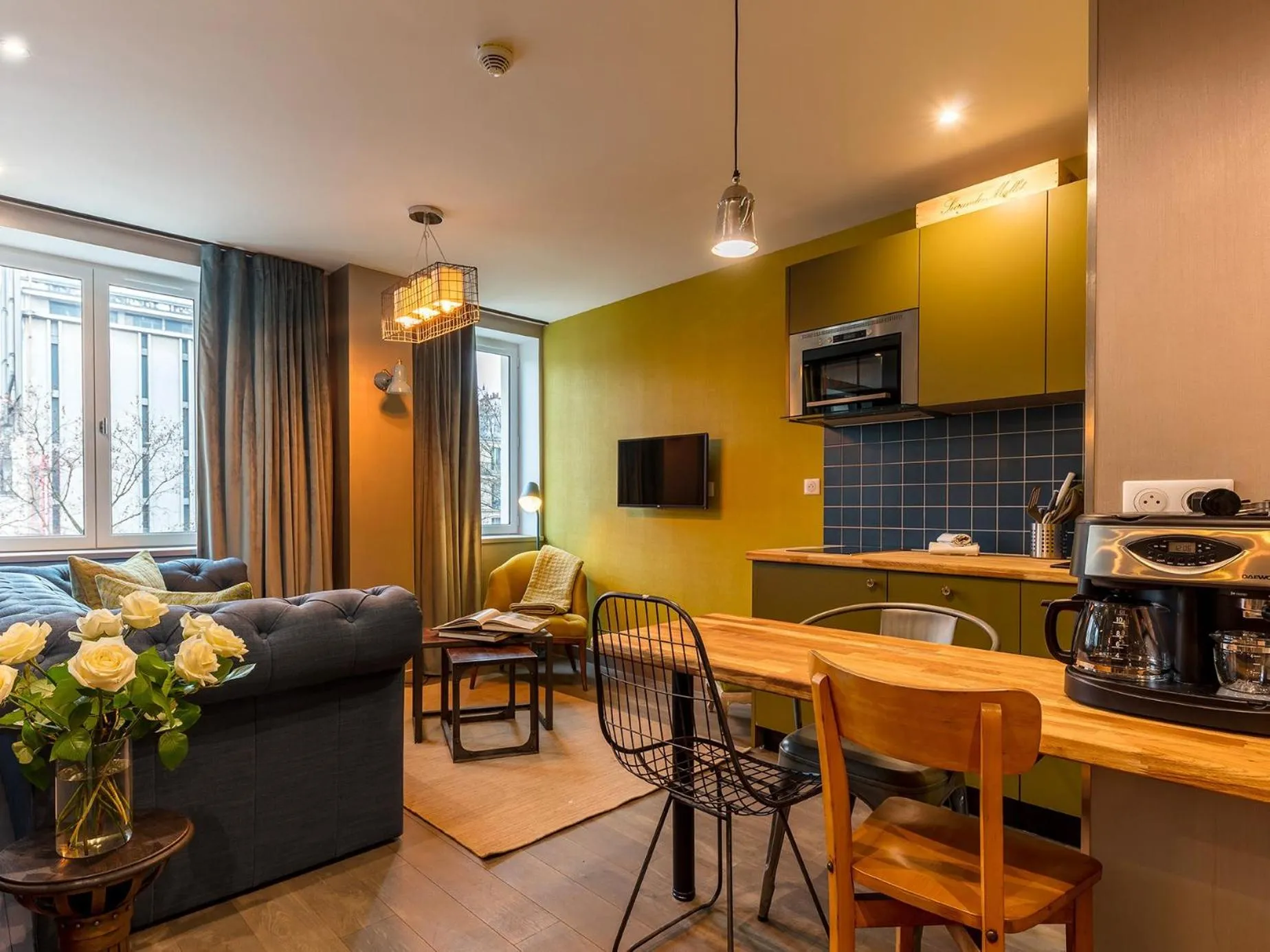 Dining area in BE YOU LUXURY APART'HÔTEL Paris