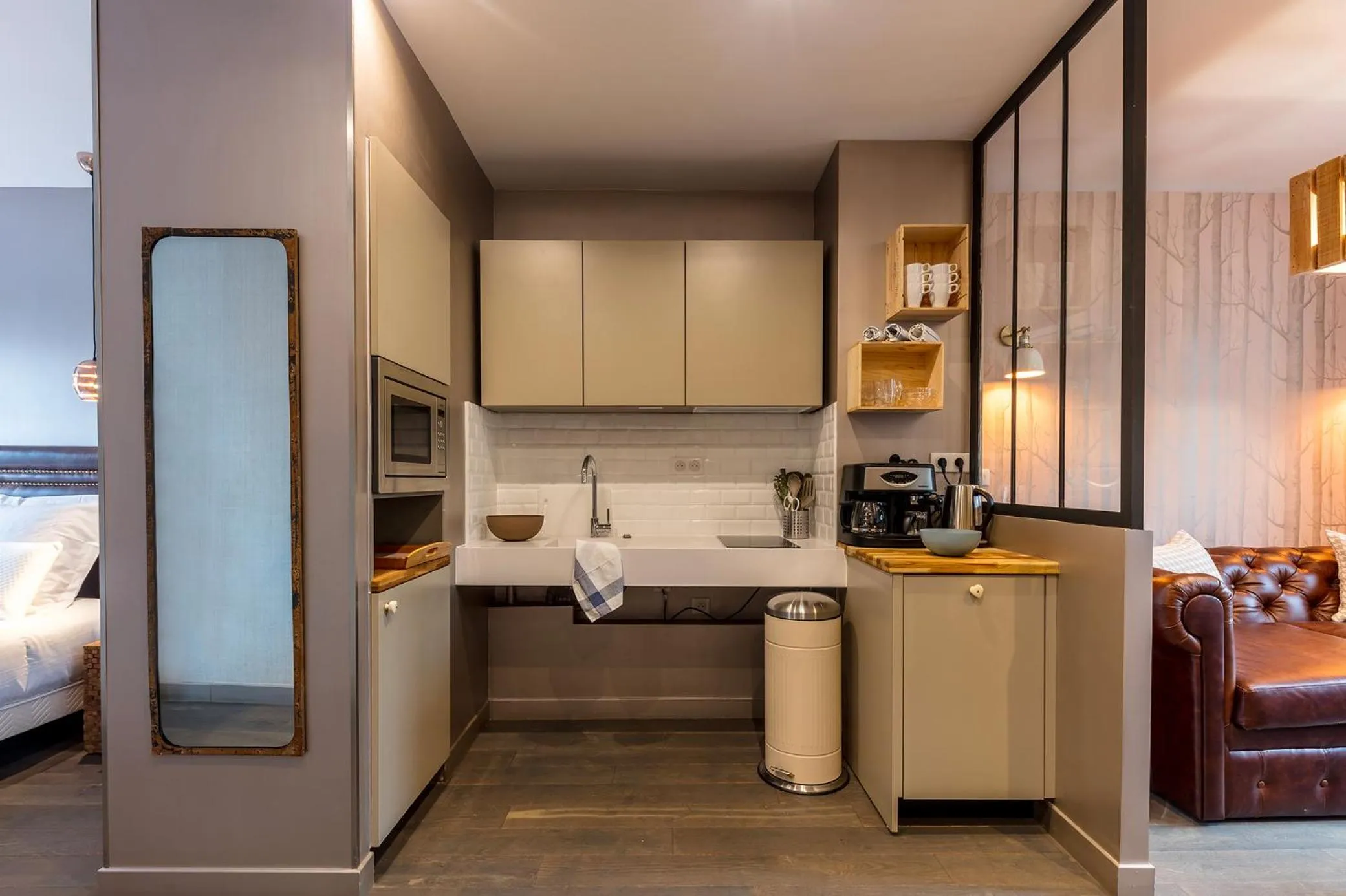 Coffee/tea facilities, Bed in BE YOU LUXURY APART'HÔTEL Paris