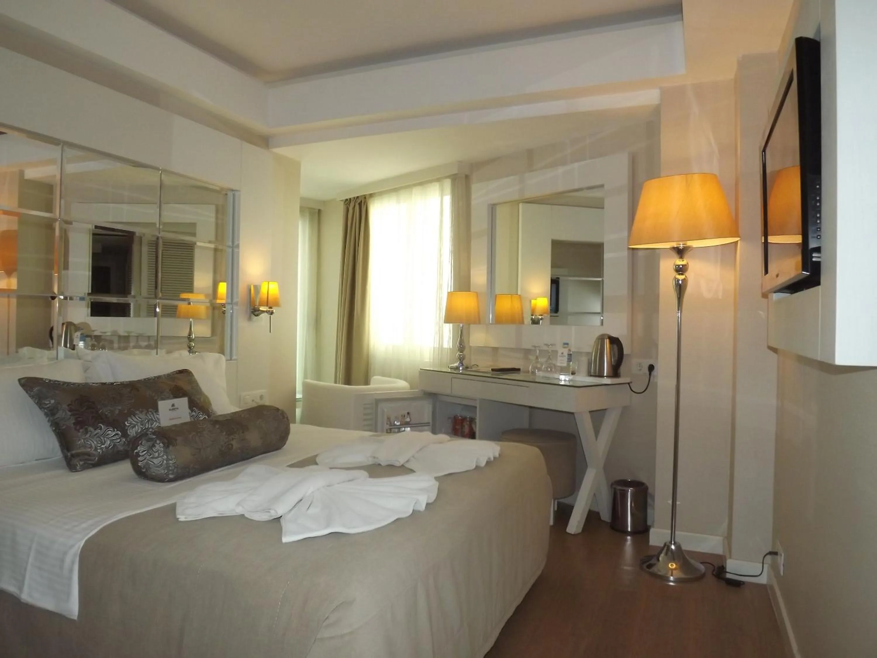 Photo of the whole room, Bed in Alesta Yacht Hotel