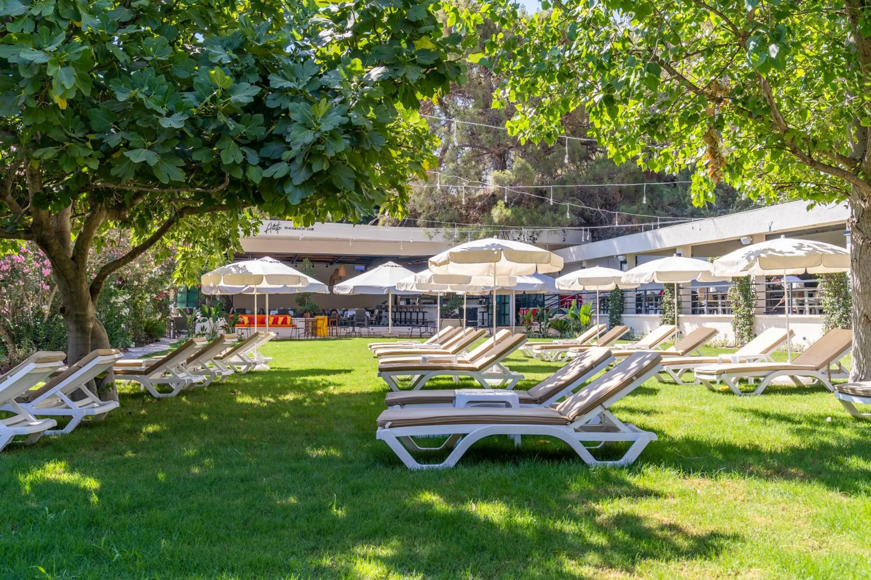 Beach in Alesta Yacht Hotel