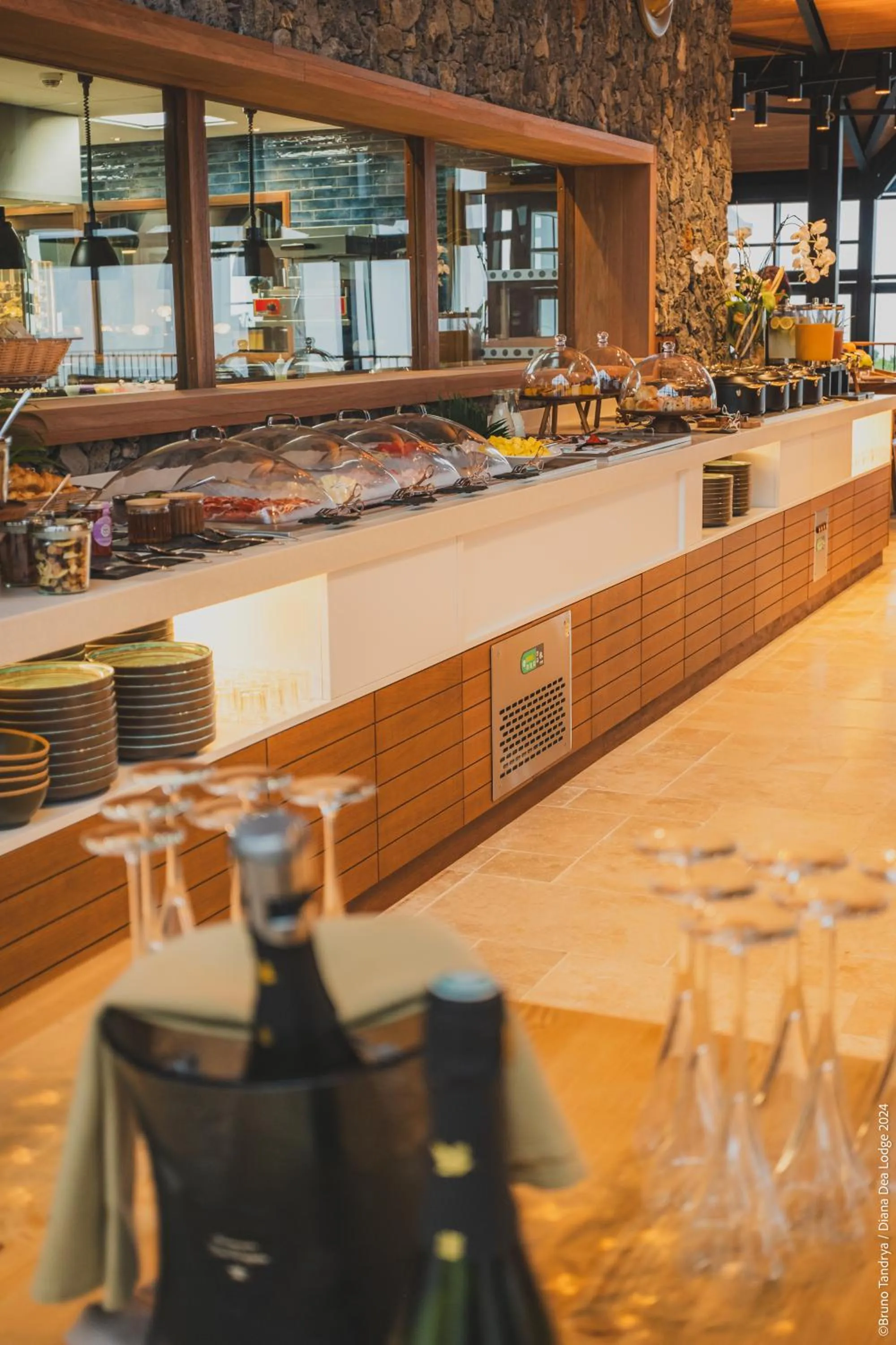 Buffet breakfast in Hôtel Diana Dea Lodge & SPA