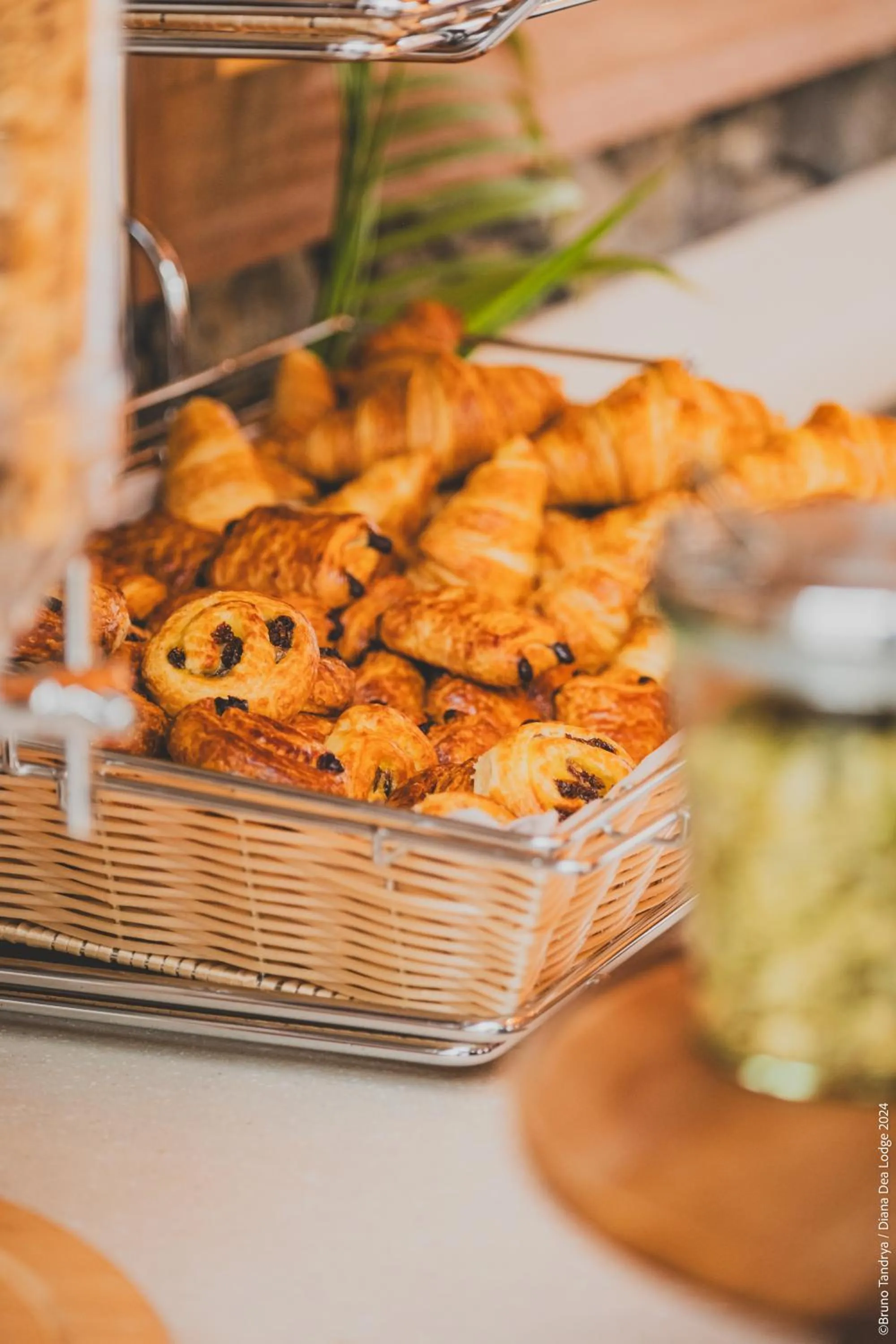 Buffet breakfast in Hôtel Diana Dea Lodge & SPA