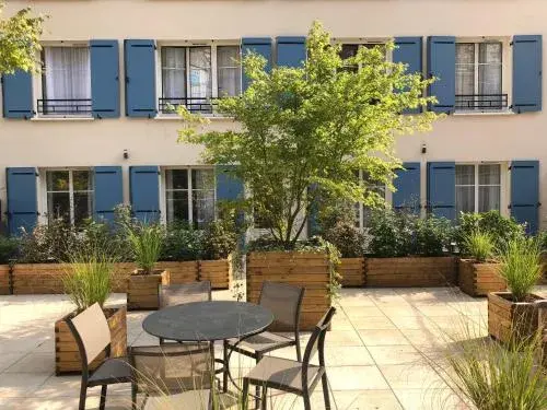 Studio (3 Adults) with Terrace in Les Maisons d'Eugène Appart'Hôtel - Centre Historique Studio (3 Adults) with Terrace in Les Maisons d'Eugène Appart'Hôtel - Centre Historique