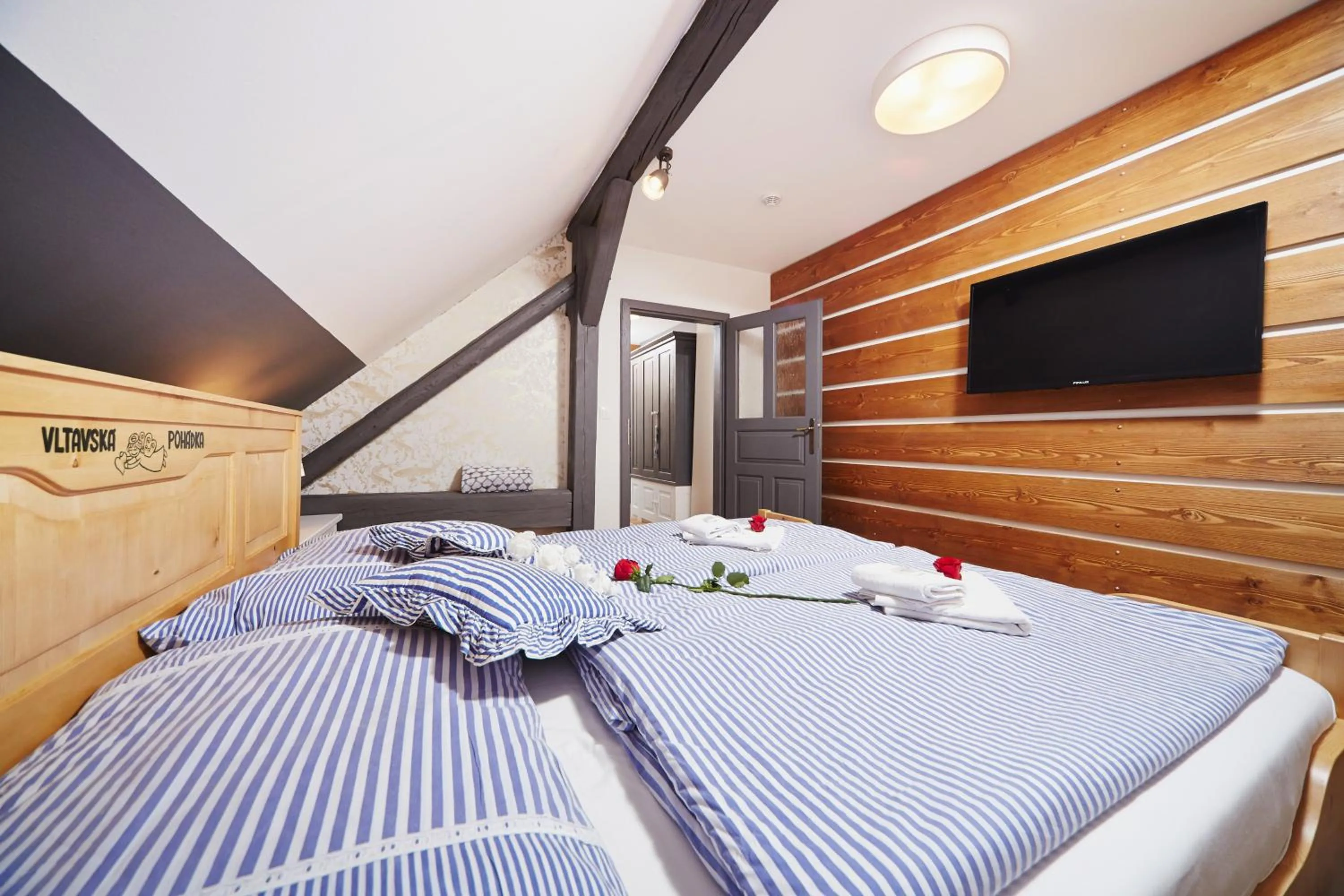 Bed in Vltavská pohádka