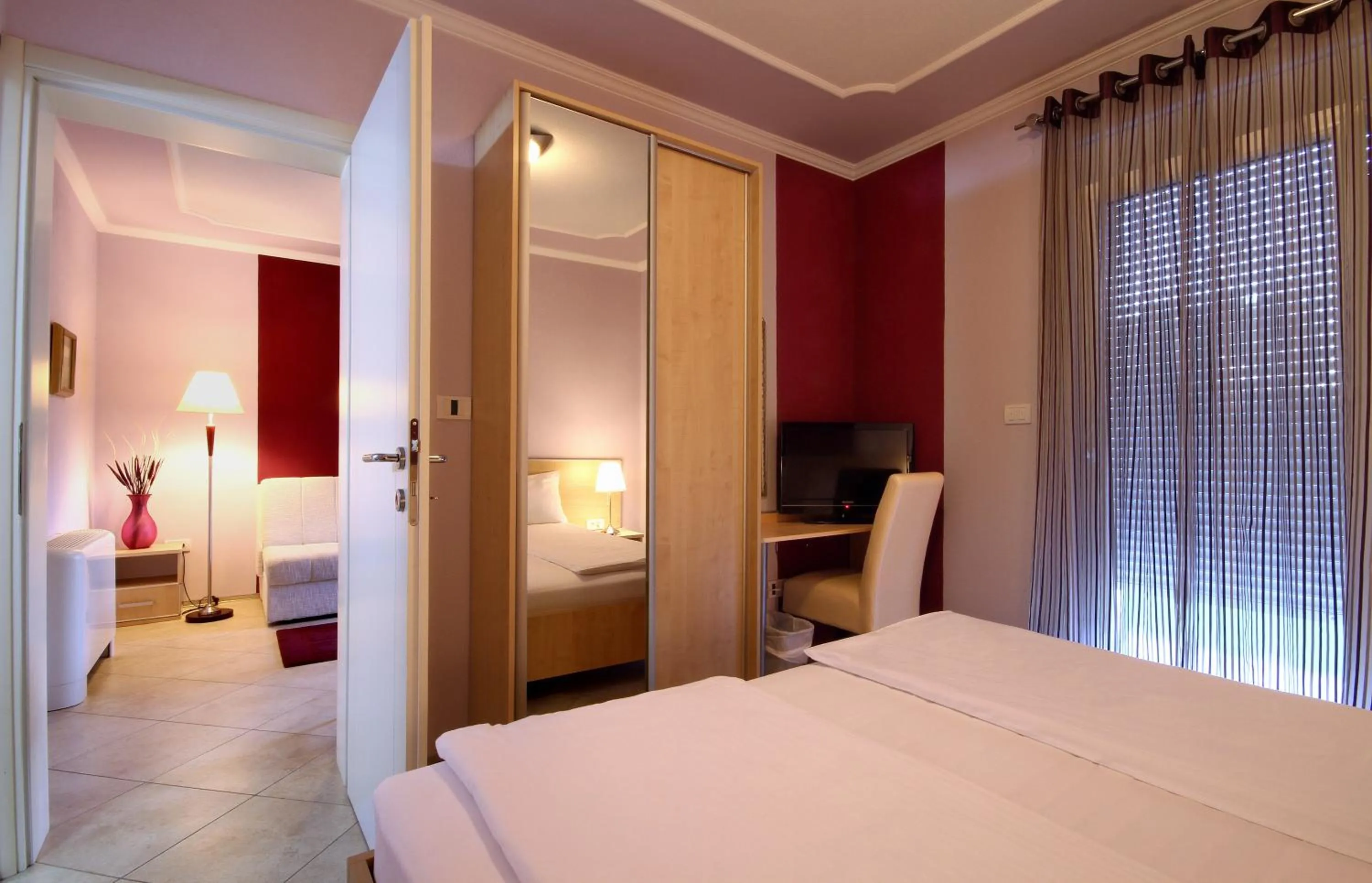 Photo of the whole room in Hotel Aruba