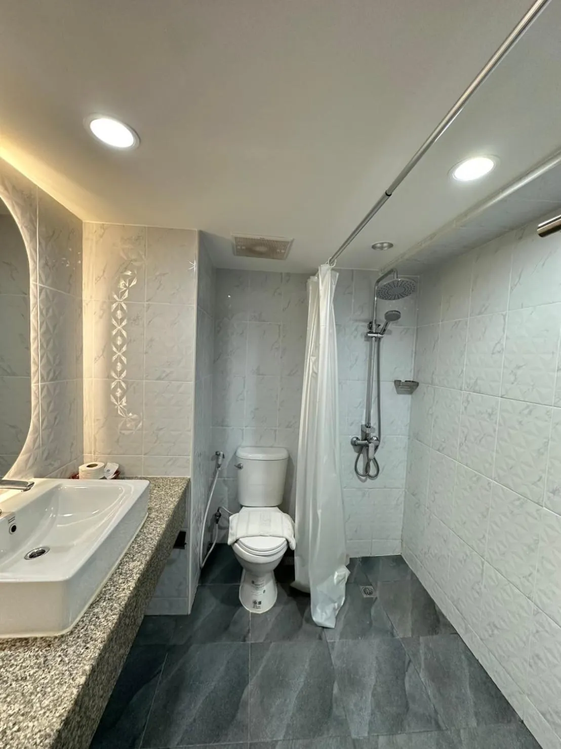 Shower in Hatyai Merridian Hotel