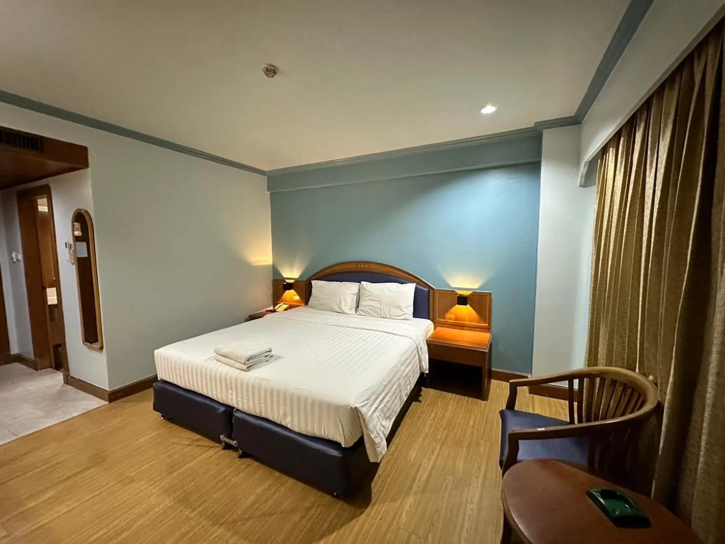Bedroom, Bed in Hatyai Merridian Hotel
