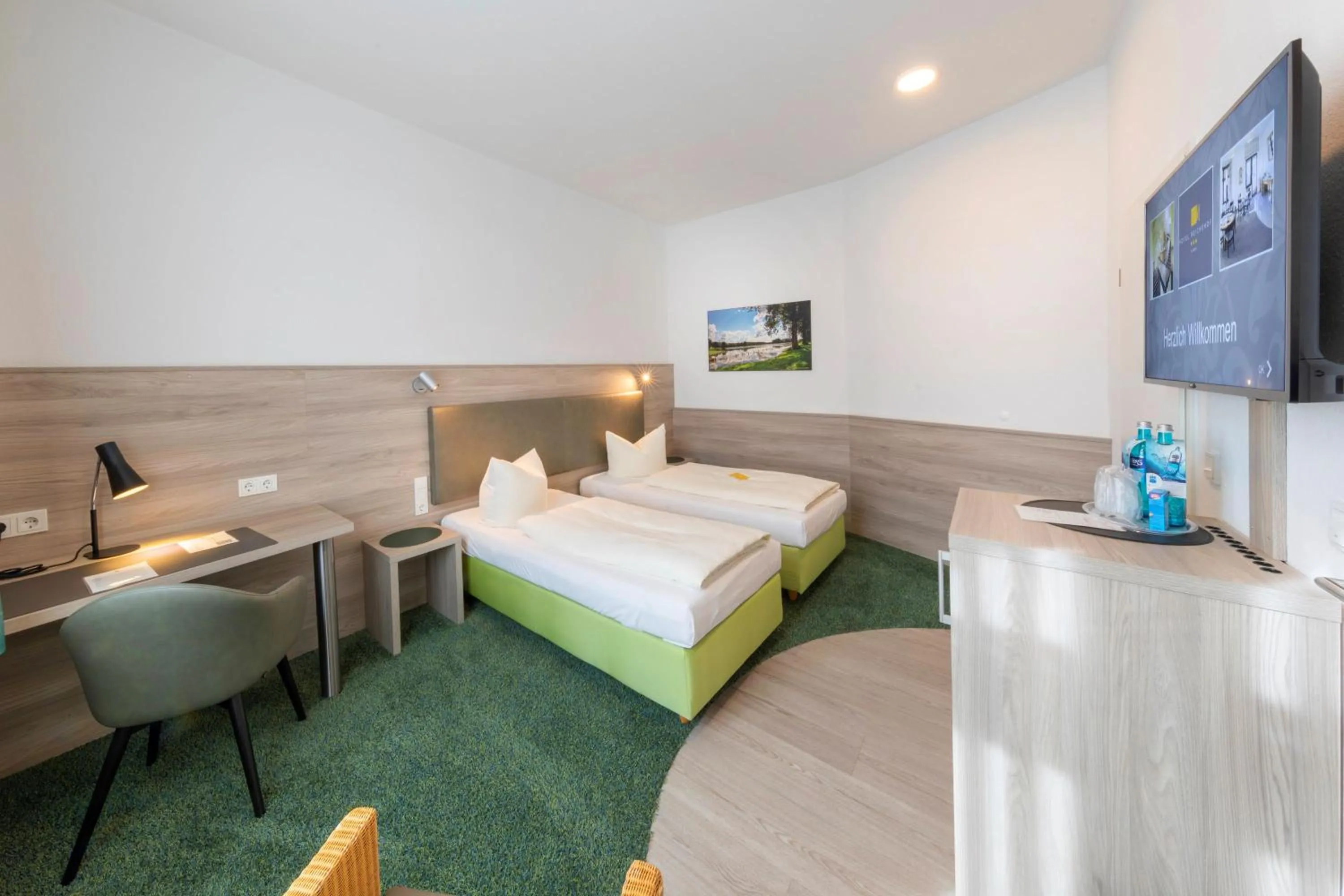 Photo of the whole room, Bed in Hotel Reichshof garni