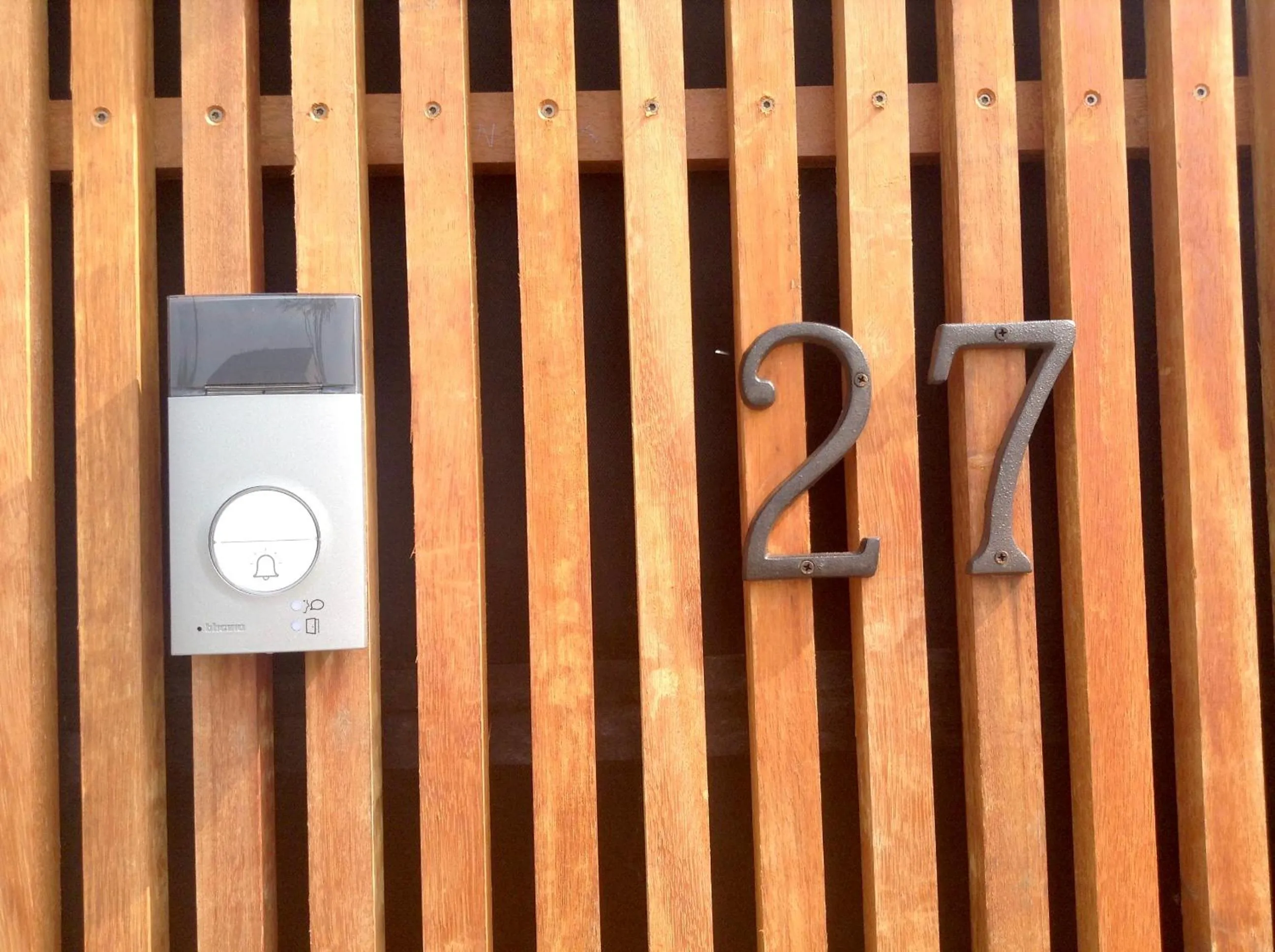Facade/entrance in "Un matin au jardin"