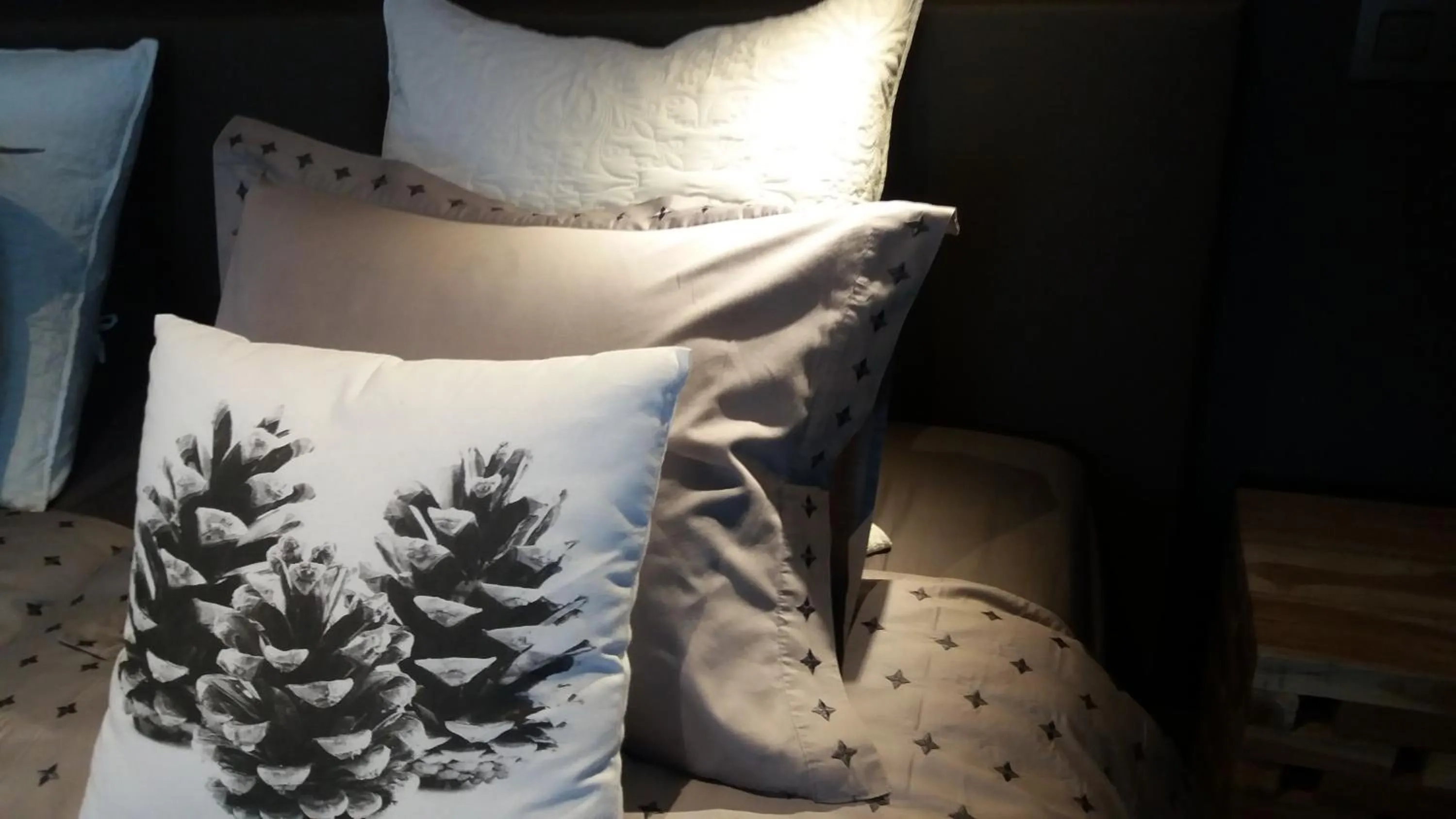 Decorative detail, Bed in "Un matin au jardin"