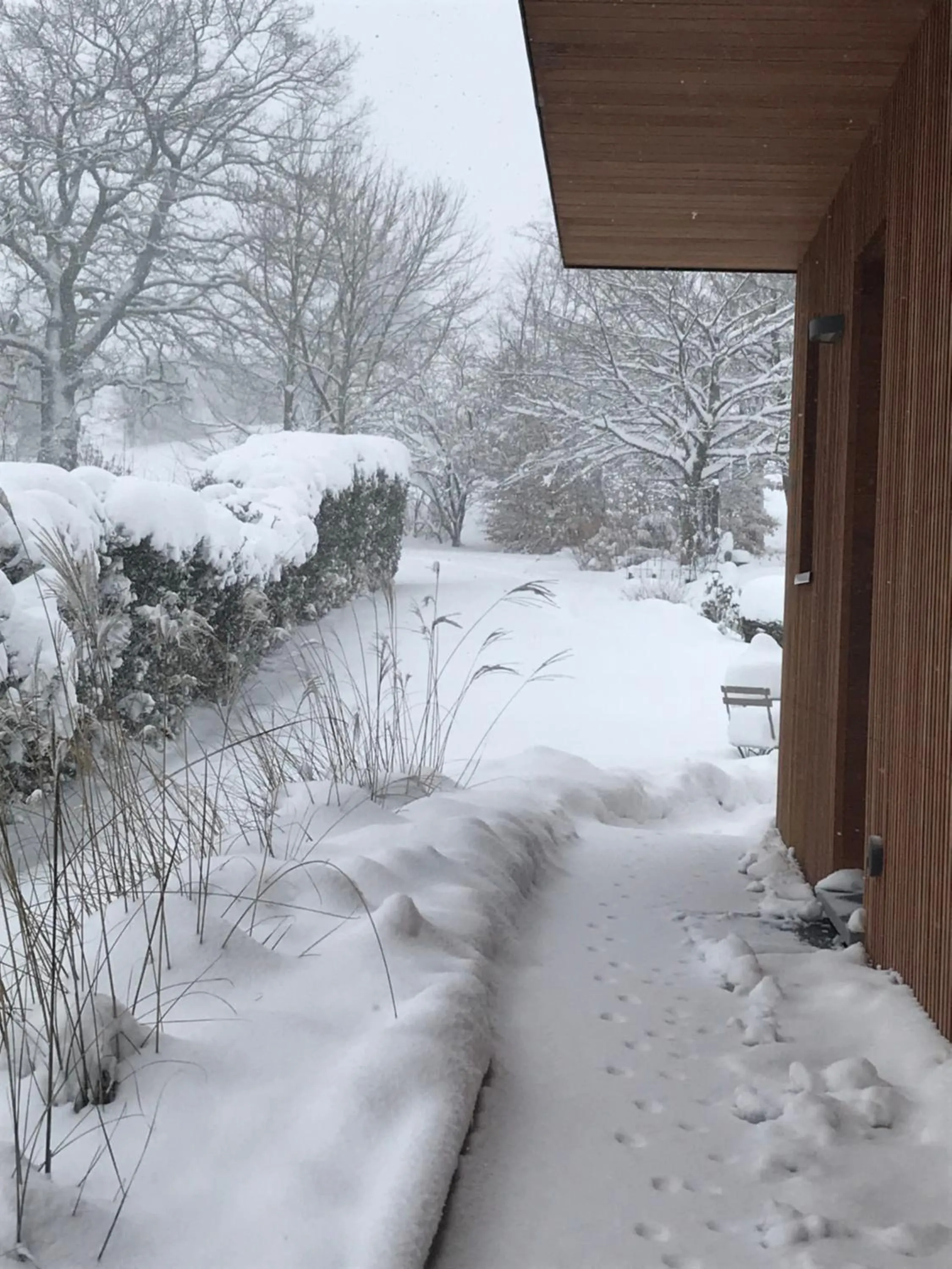 Property building in "Un matin au jardin"