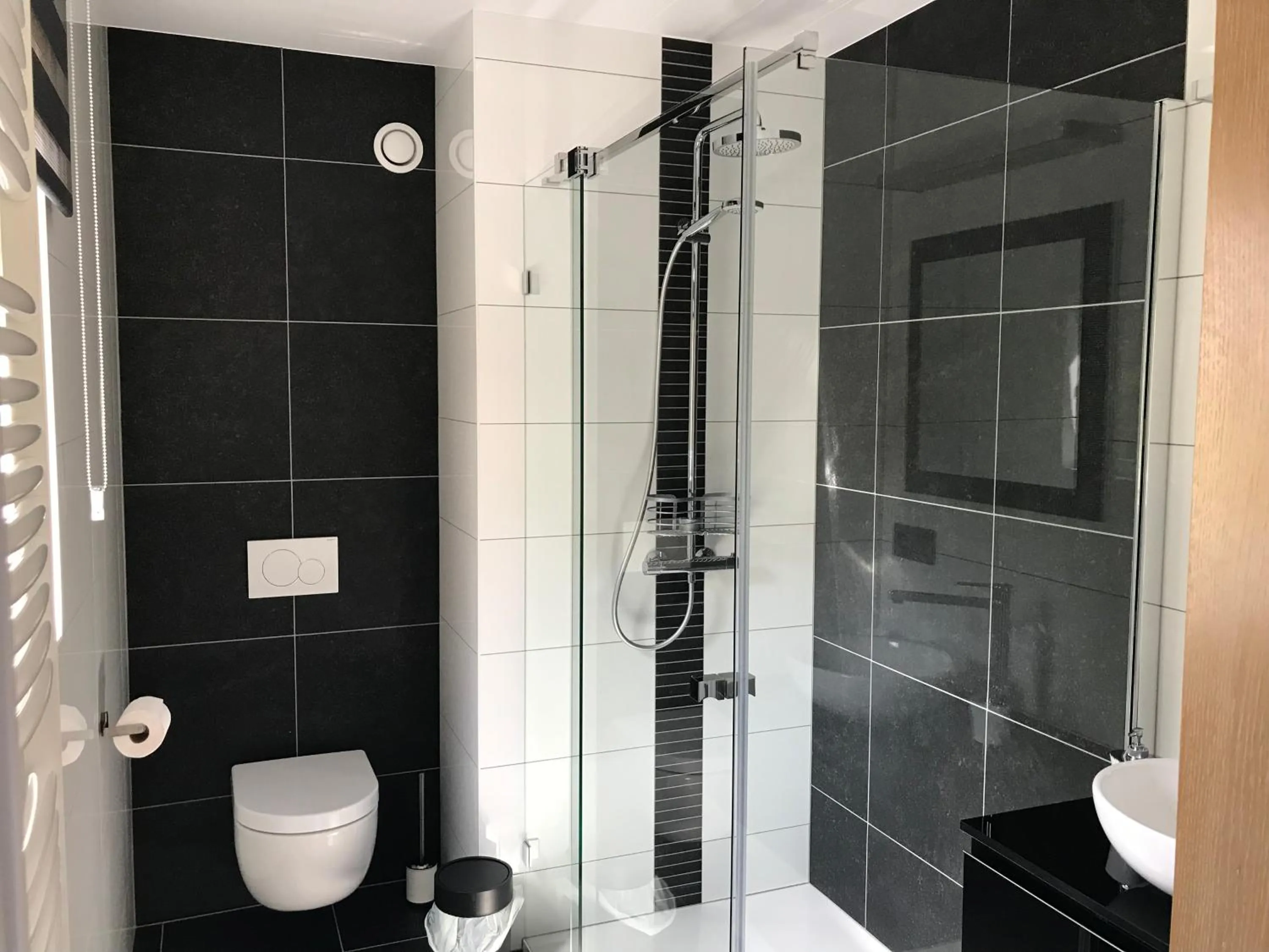 Decorative detail in "Un matin au jardin"