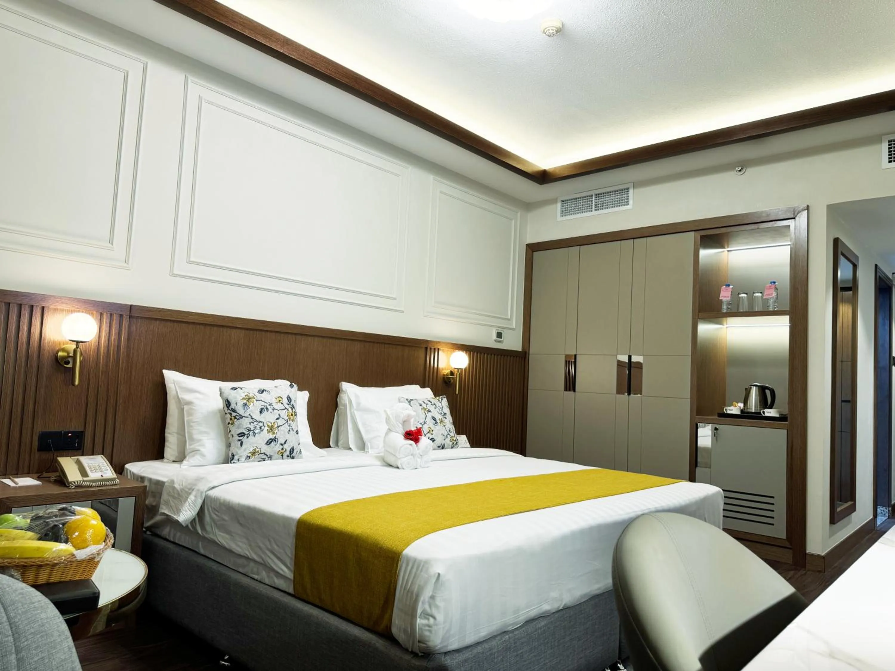 Bedroom, Bed in Fortune Plaza Hotel, Dubai Airport