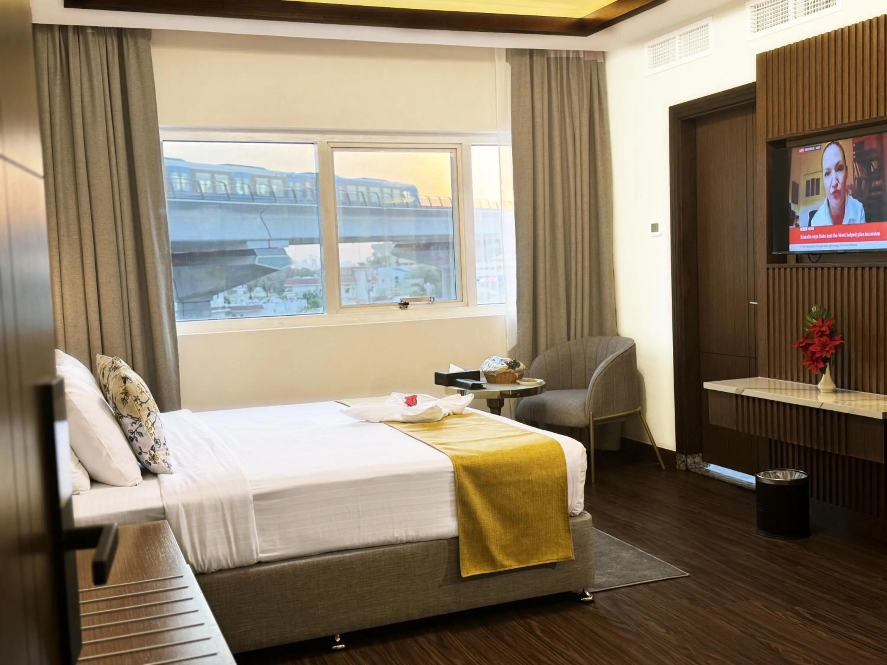 Bedroom, Bed in Fortune Plaza Hotel, Dubai Airport