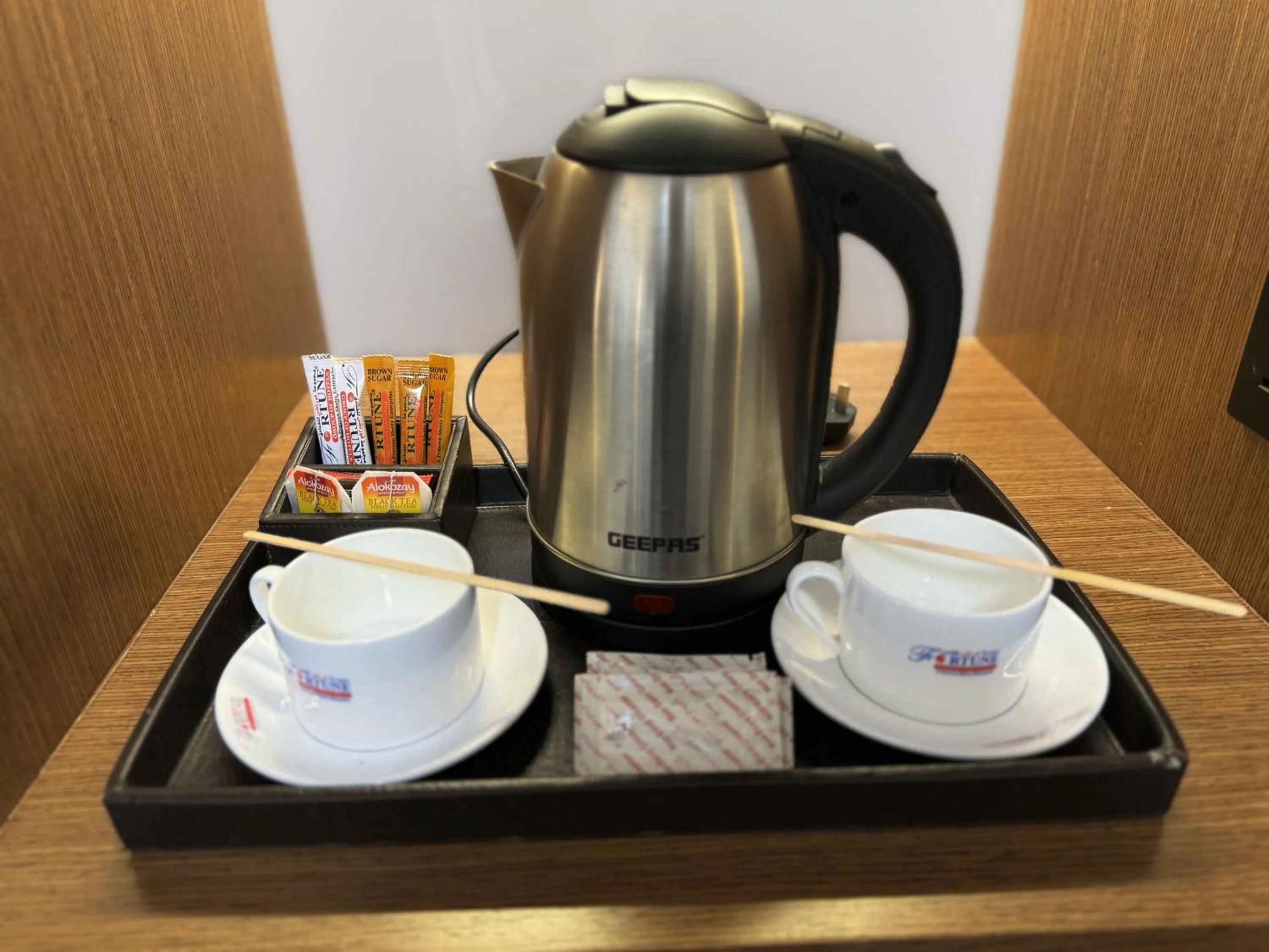 Coffee/tea facilities in Fortune Plaza Hotel, Dubai Airport