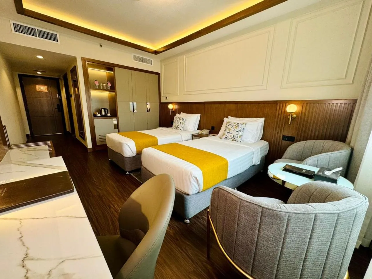 Photo of the whole room, Bed in Fortune Plaza Hotel, Dubai Airport