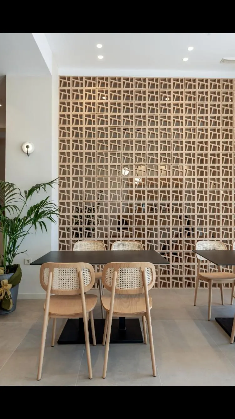 Restaurant/places to eat in Frini Hotel