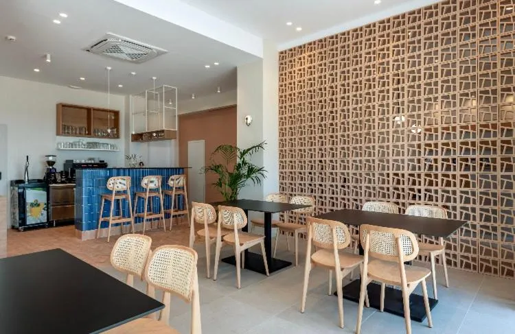 Restaurant/places to eat in Frini Hotel