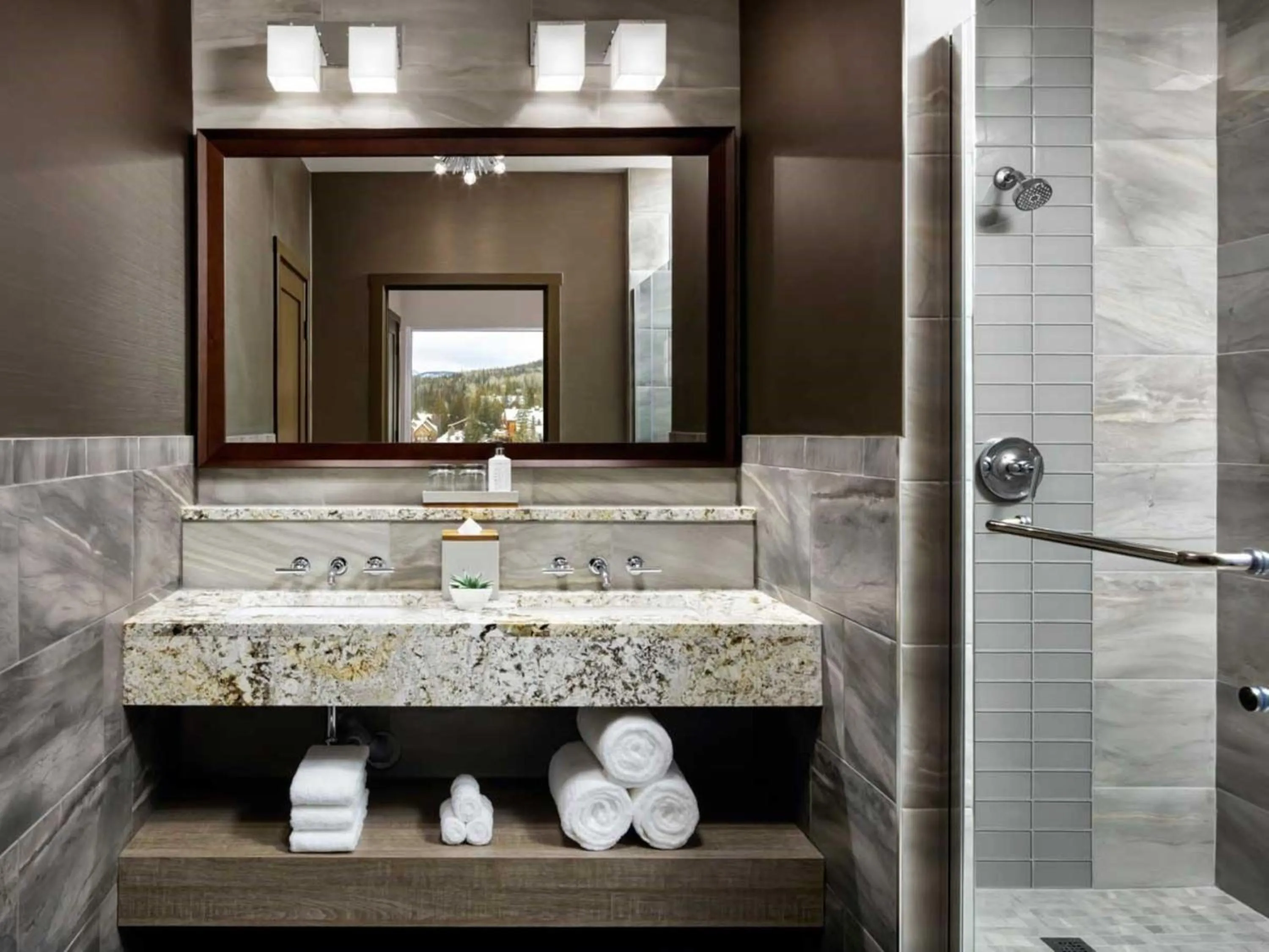 Bathroom in The Josie Hotel, Autograph Collection