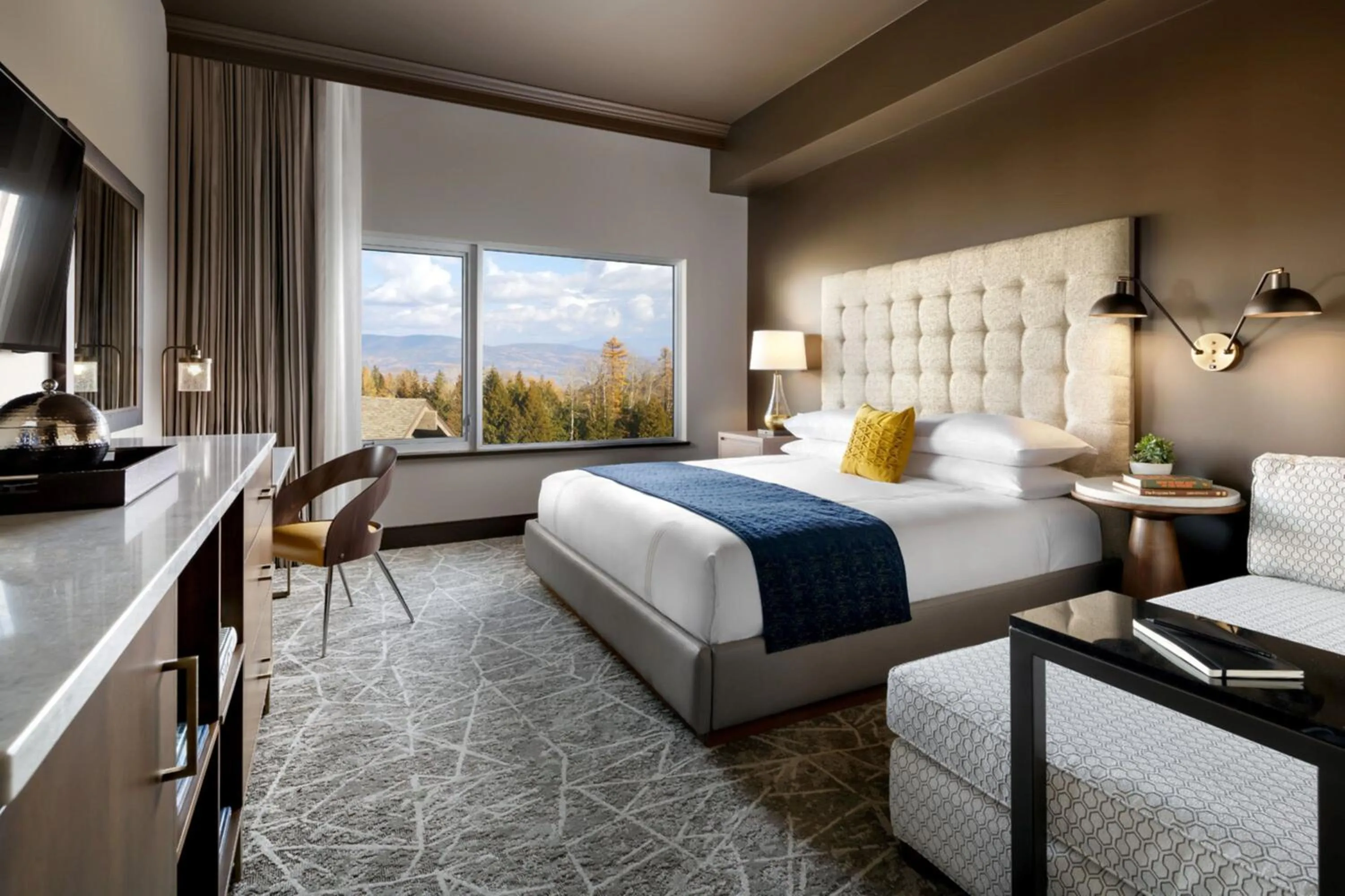 Photo of the whole room, Bed in The Josie Hotel, Autograph Collection