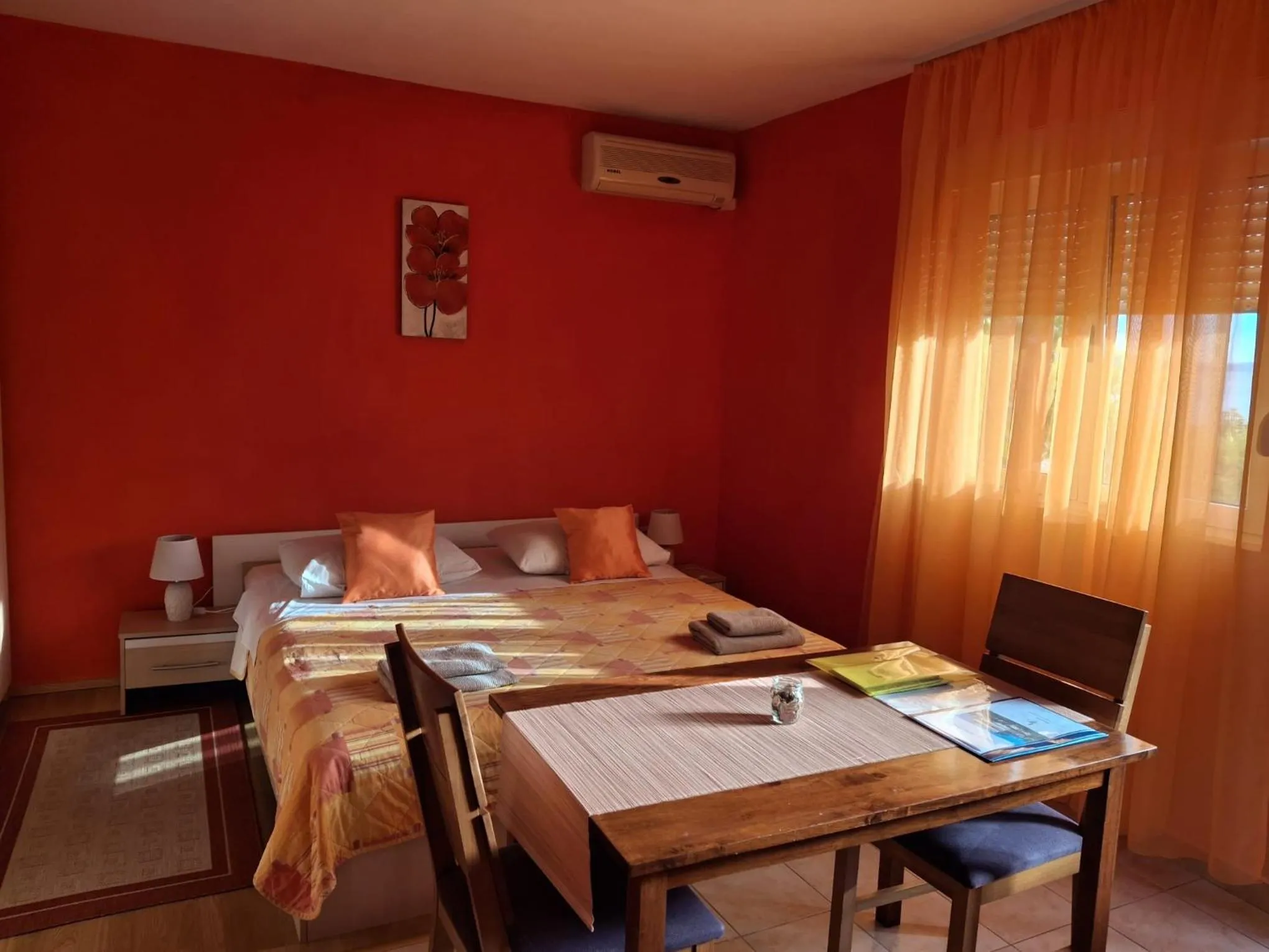 Seating area, Bed in Villa Luketa