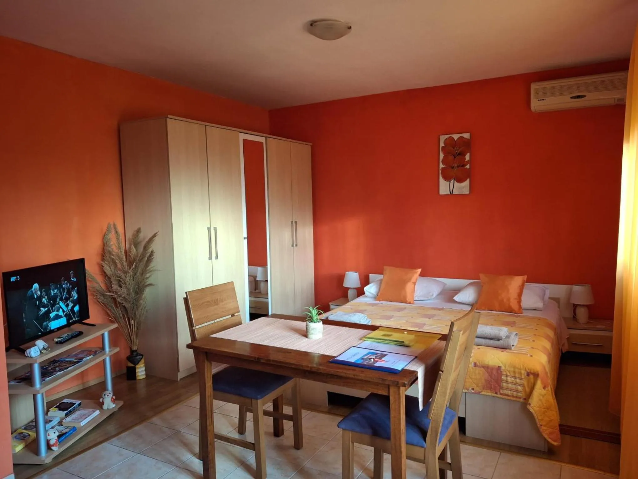 TV and multimedia, Bed in Villa Luketa