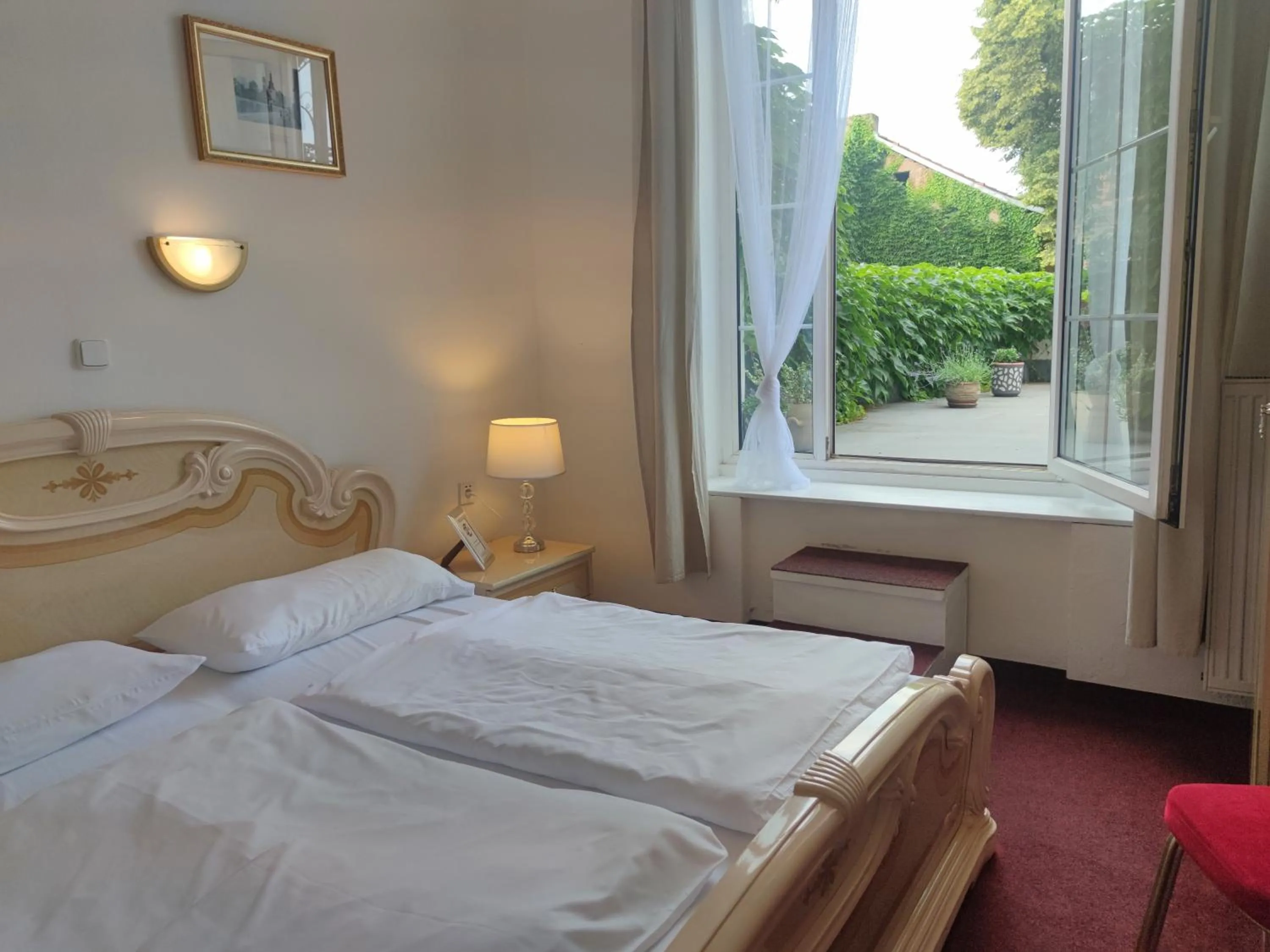 Queen Room with Balcony in Hotel Dejmalik