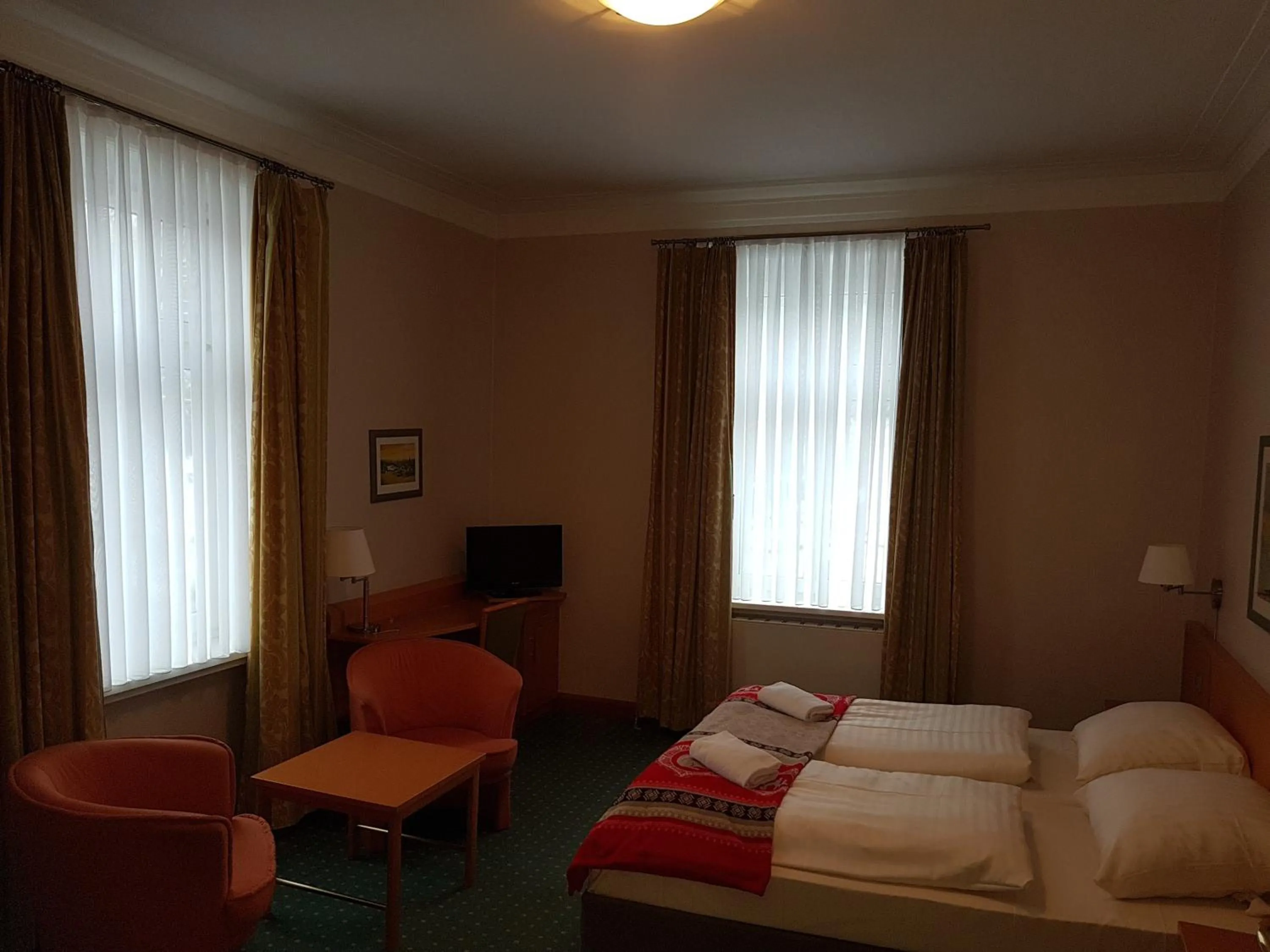 Photo of the whole room, Bed in Mediterran