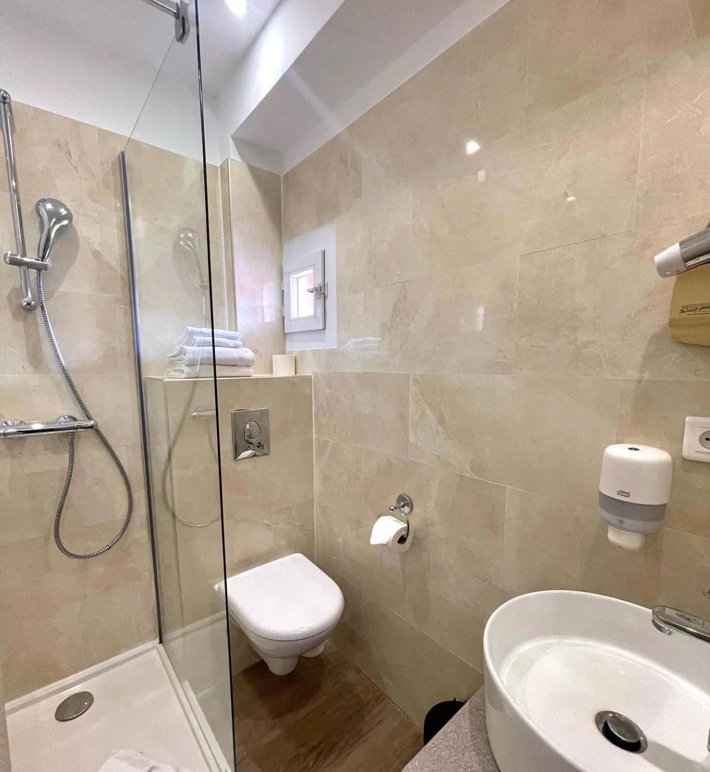 Bathroom in Hotel Restaurant Christophe Colomb