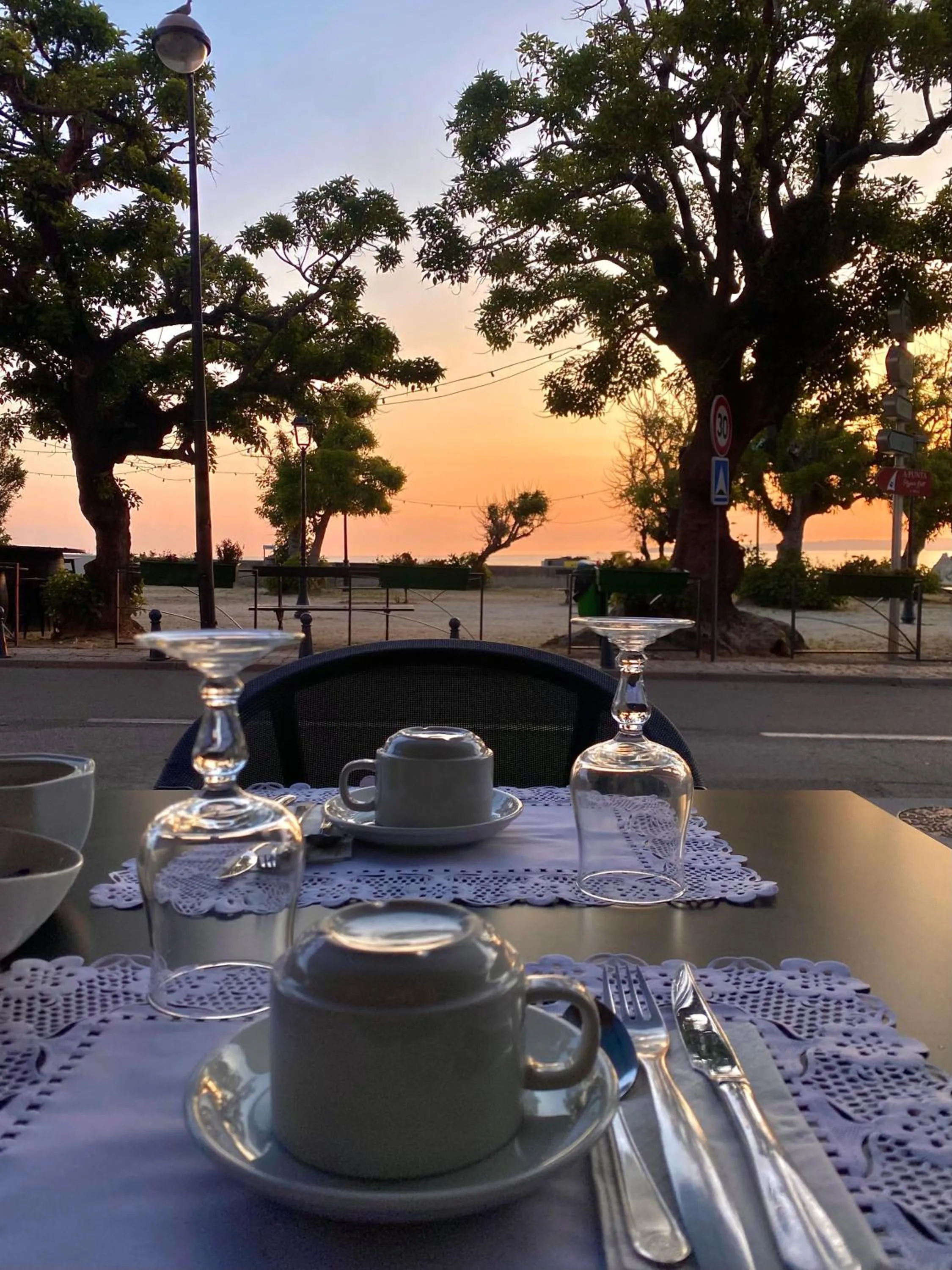 Day in Hotel Restaurant Christophe Colomb