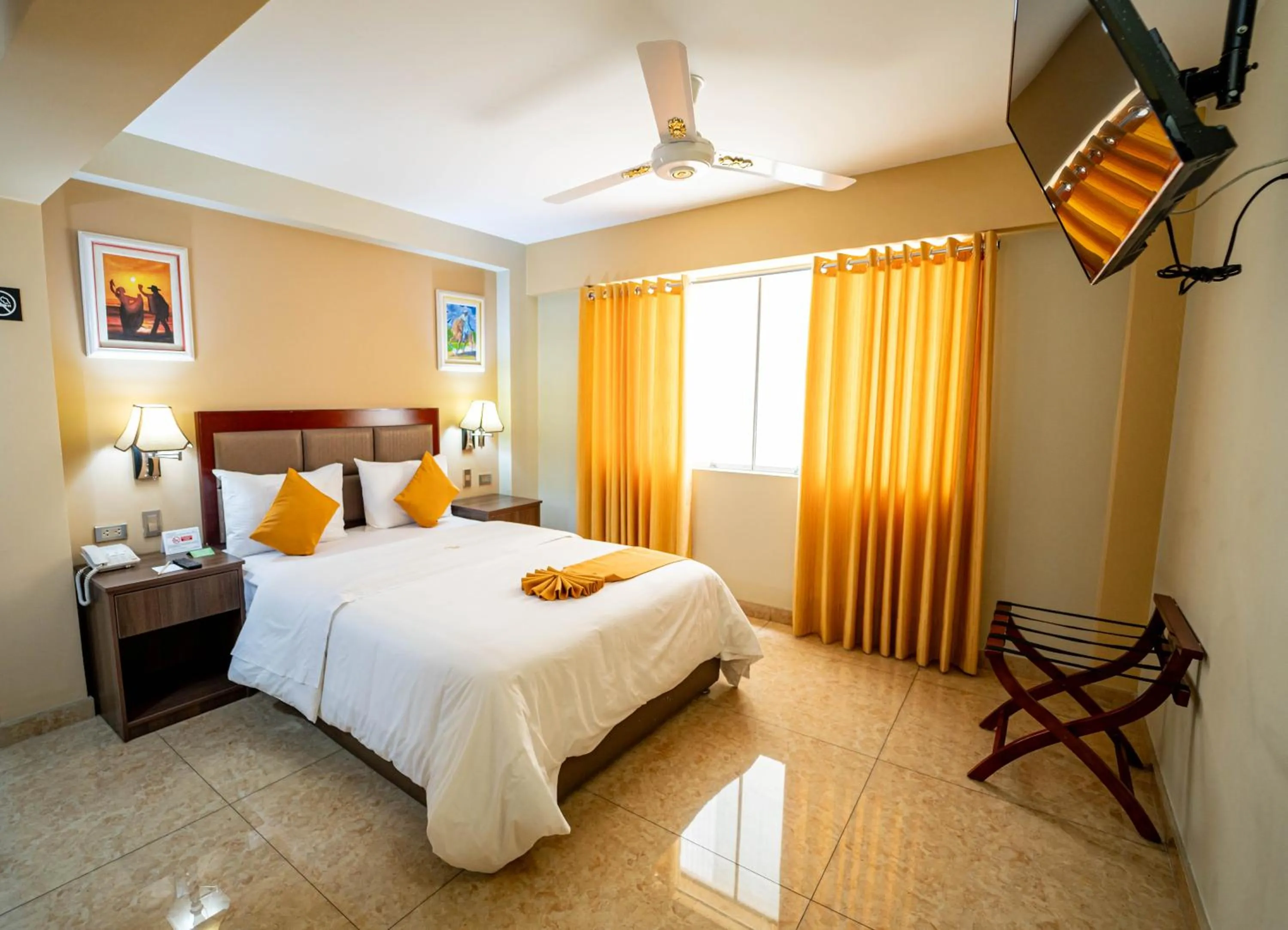 Photo of the whole room, Bed in Gran Recreo Hotel - Trujillo - Perú