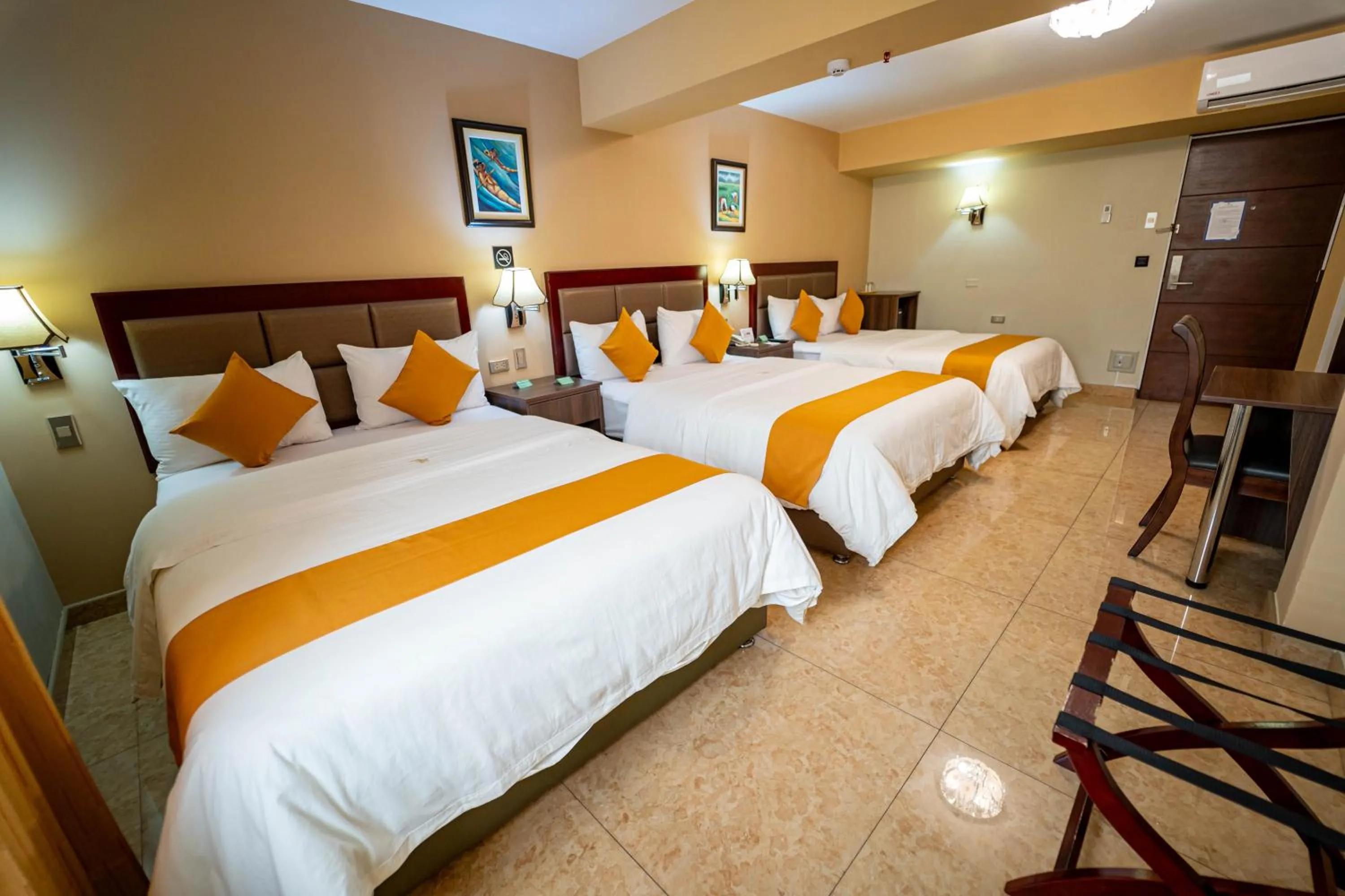 Photo of the whole room, Bed in Gran Recreo Hotel - Trujillo - Perú