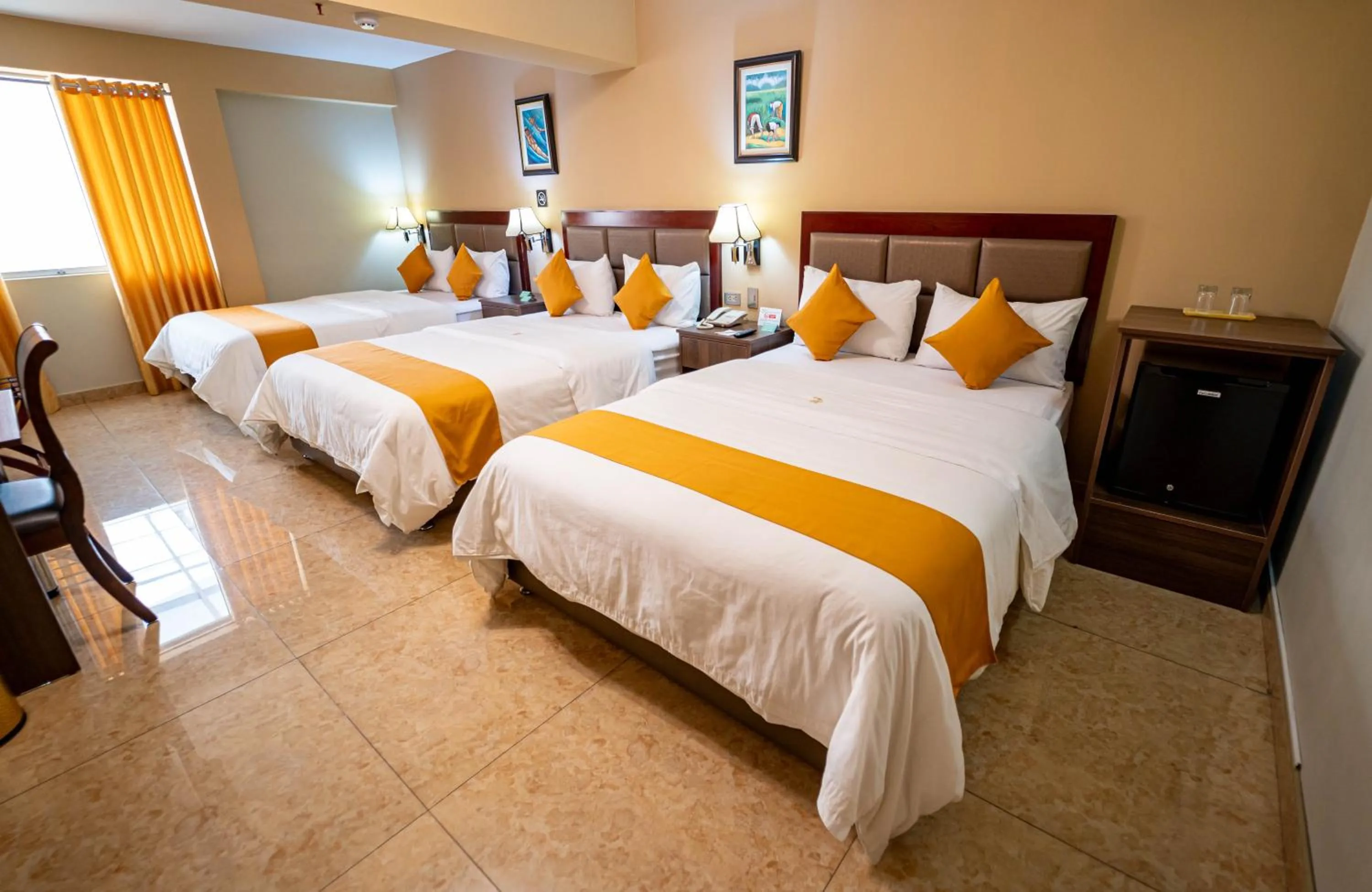 minibar, Bed in Gran Recreo Hotel - Trujillo - Perú