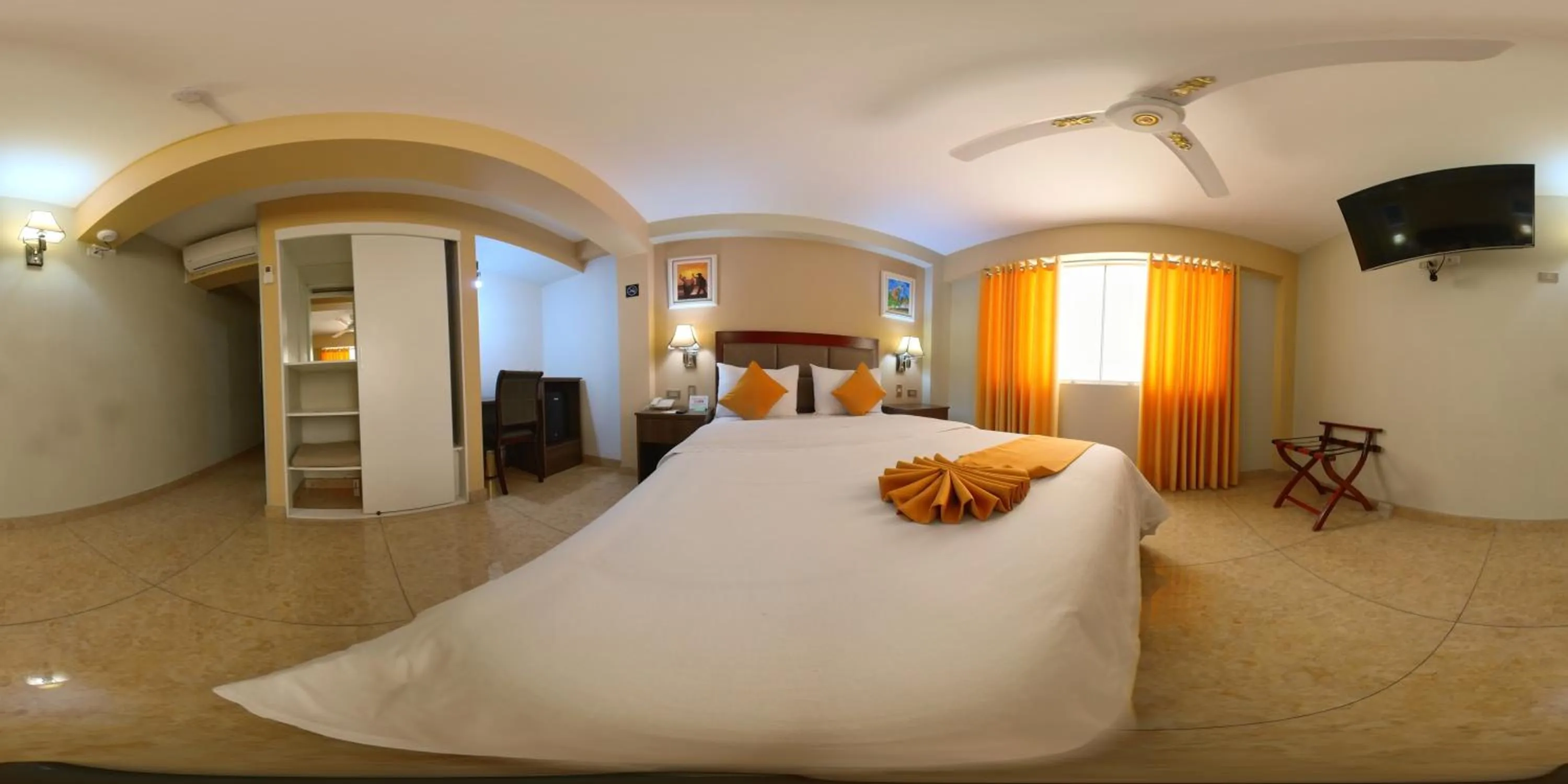 Photo of the whole room, Bed in Gran Recreo Hotel - Trujillo - Perú