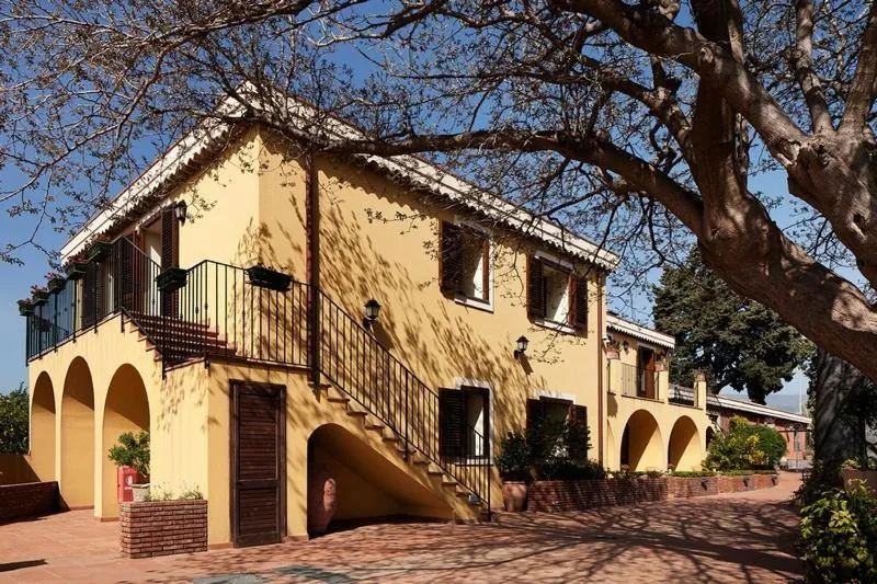 Facade/entrance in La Terra Del Mezzo