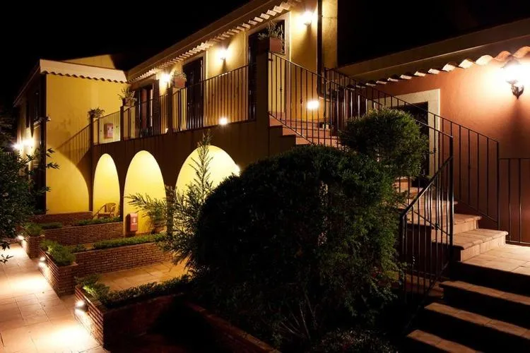 Facade/entrance in La Terra Del Mezzo