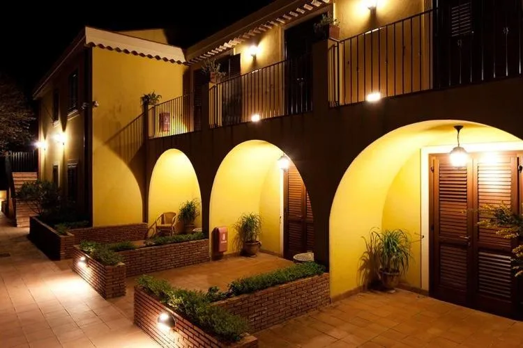 Facade/entrance in La Terra Del Mezzo