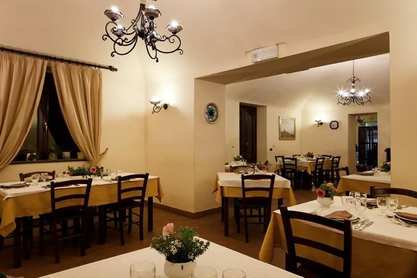 Restaurant/places to eat in La Terra Del Mezzo