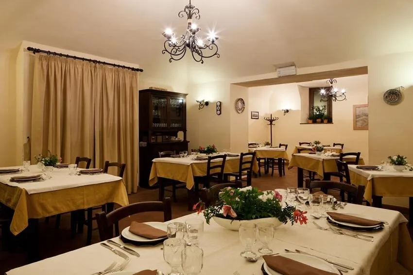 Restaurant/places to eat in La Terra Del Mezzo