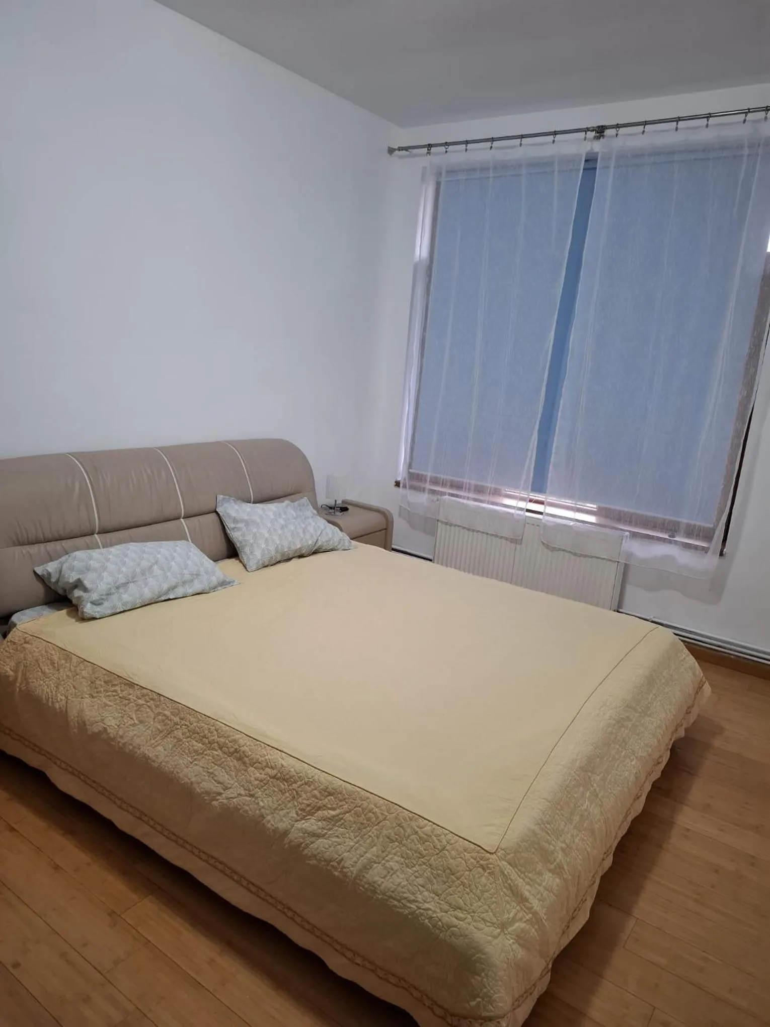 Bed in Motel DHS - Chinese Restaurant