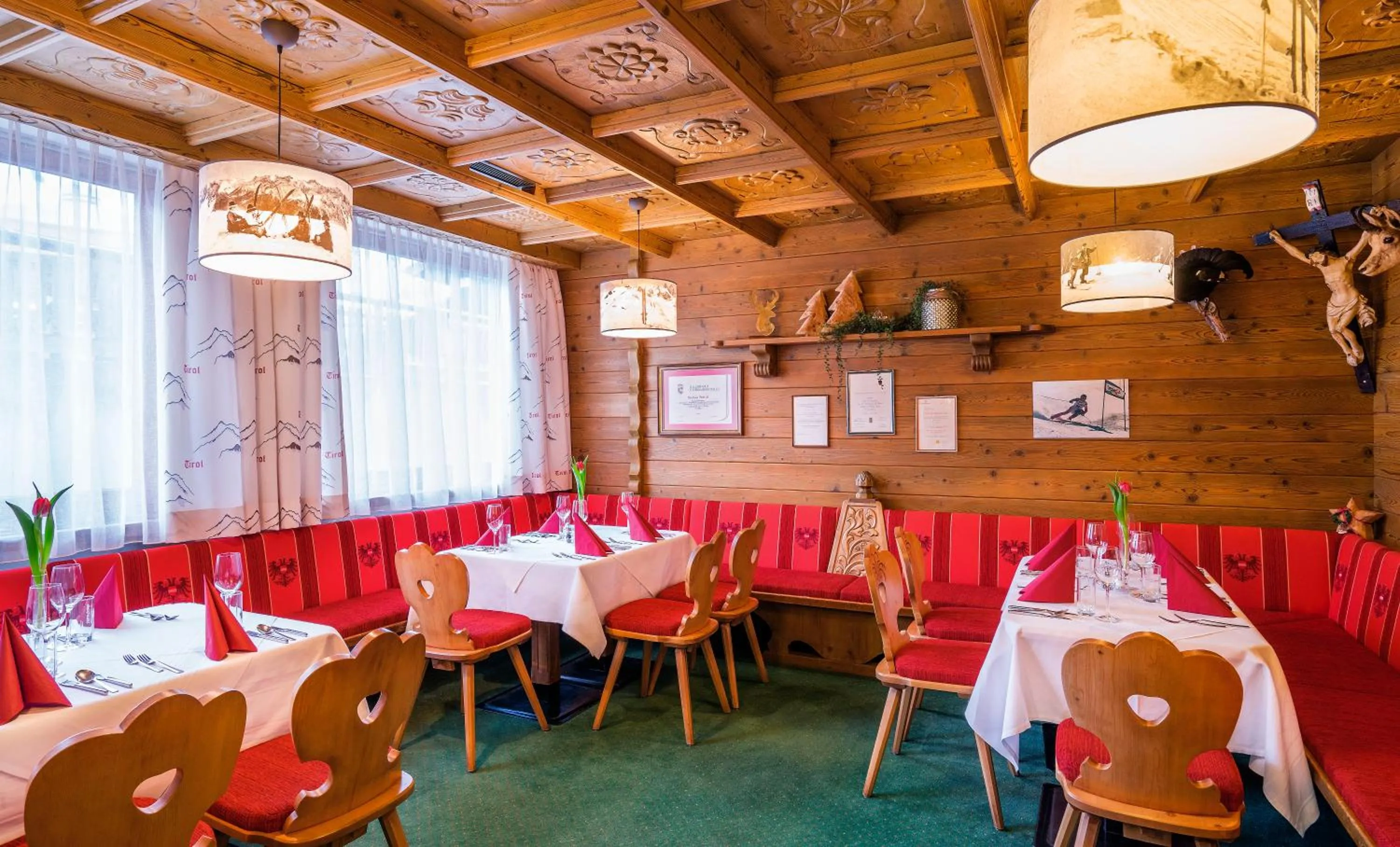 Restaurant/places to eat in Sporthotel Pechtl